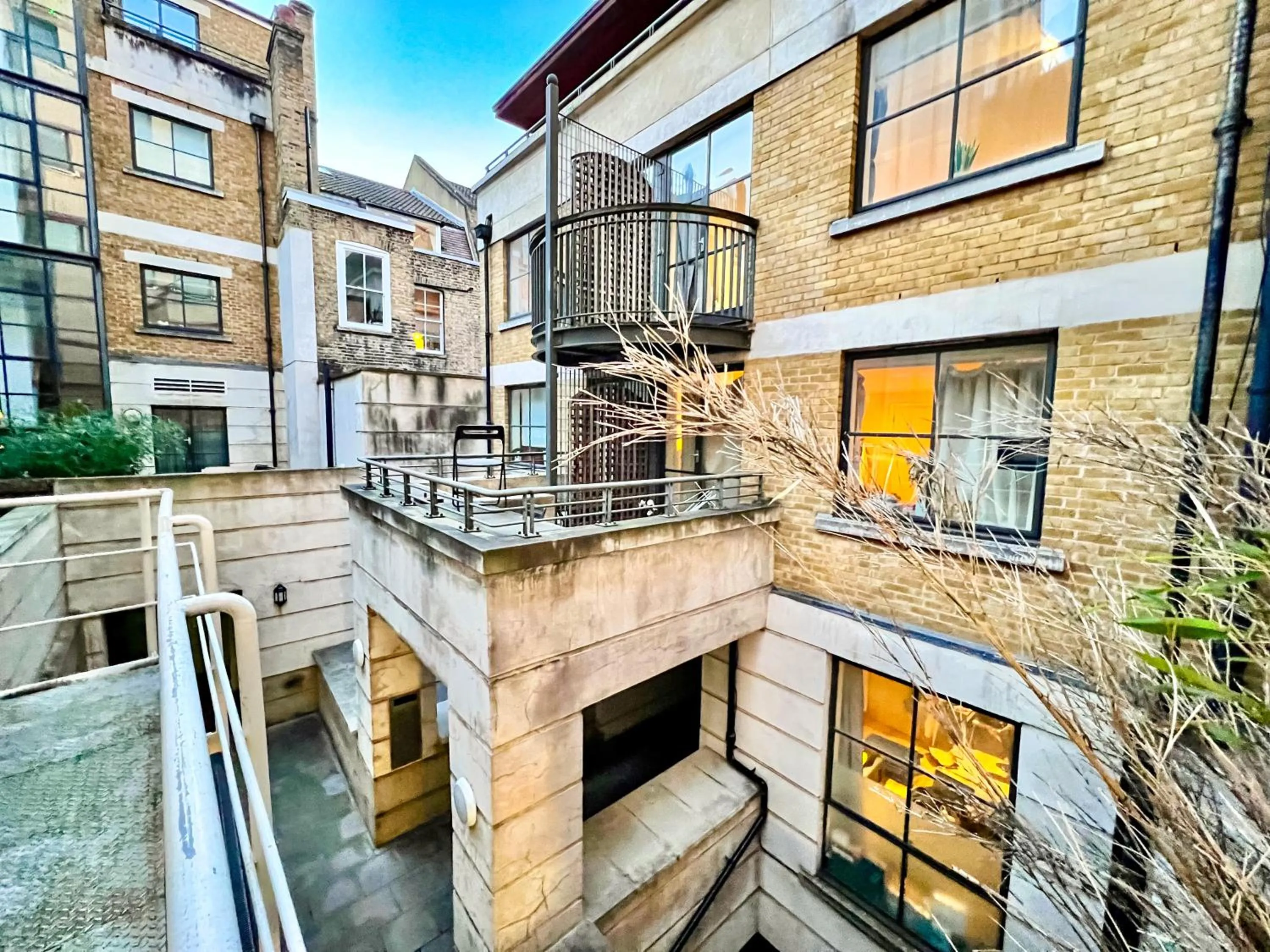 Property building in Deluxe Entire Apartment Between Covent Garden and St Pauls Cathedral