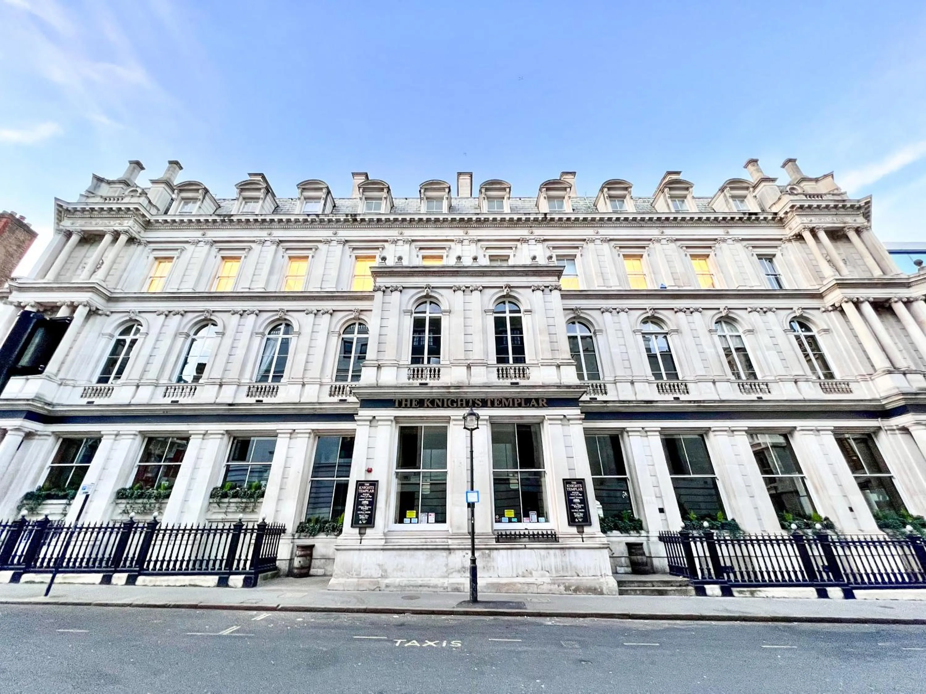 Deluxe Entire Apartment Between Covent Garden and St Pauls Cathedral