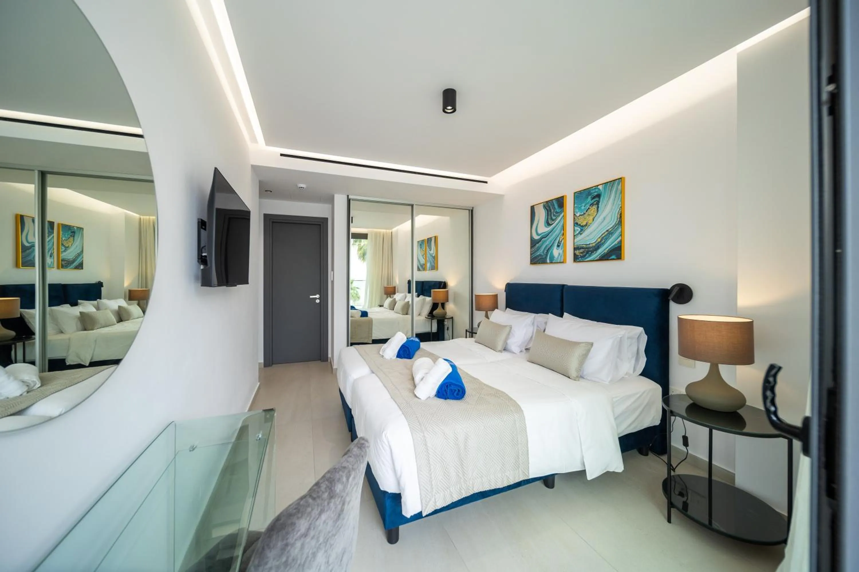 Bed in Waterside Sea View Apartments