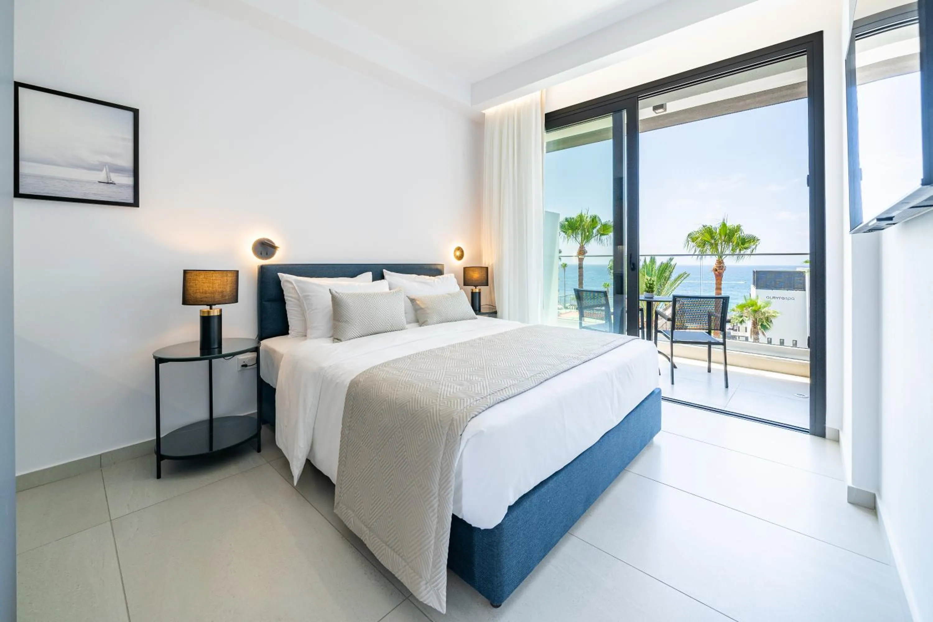 Bed in Waterside Sea View Apartments