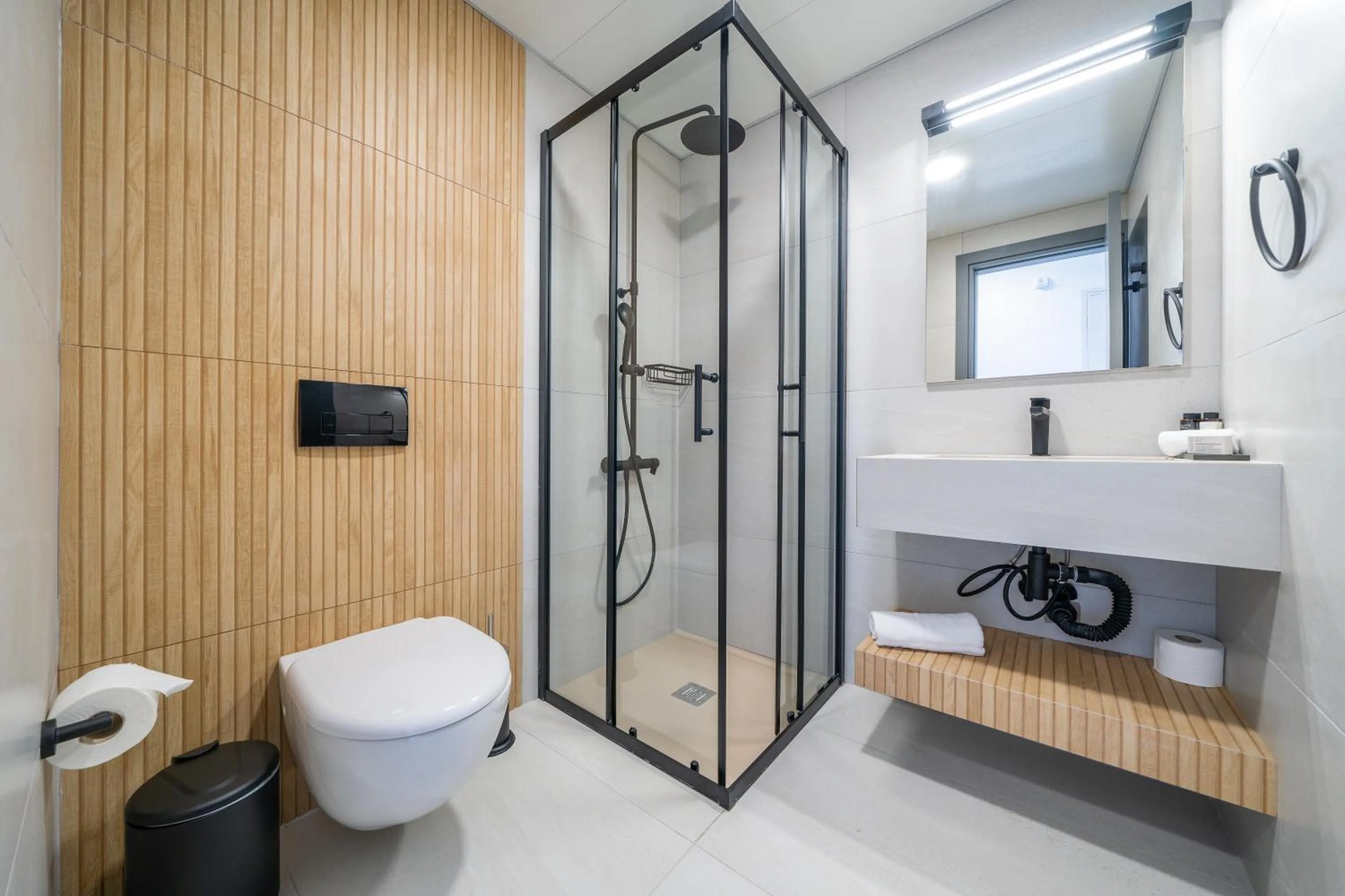 Shower in Waterside Sea View Apartments