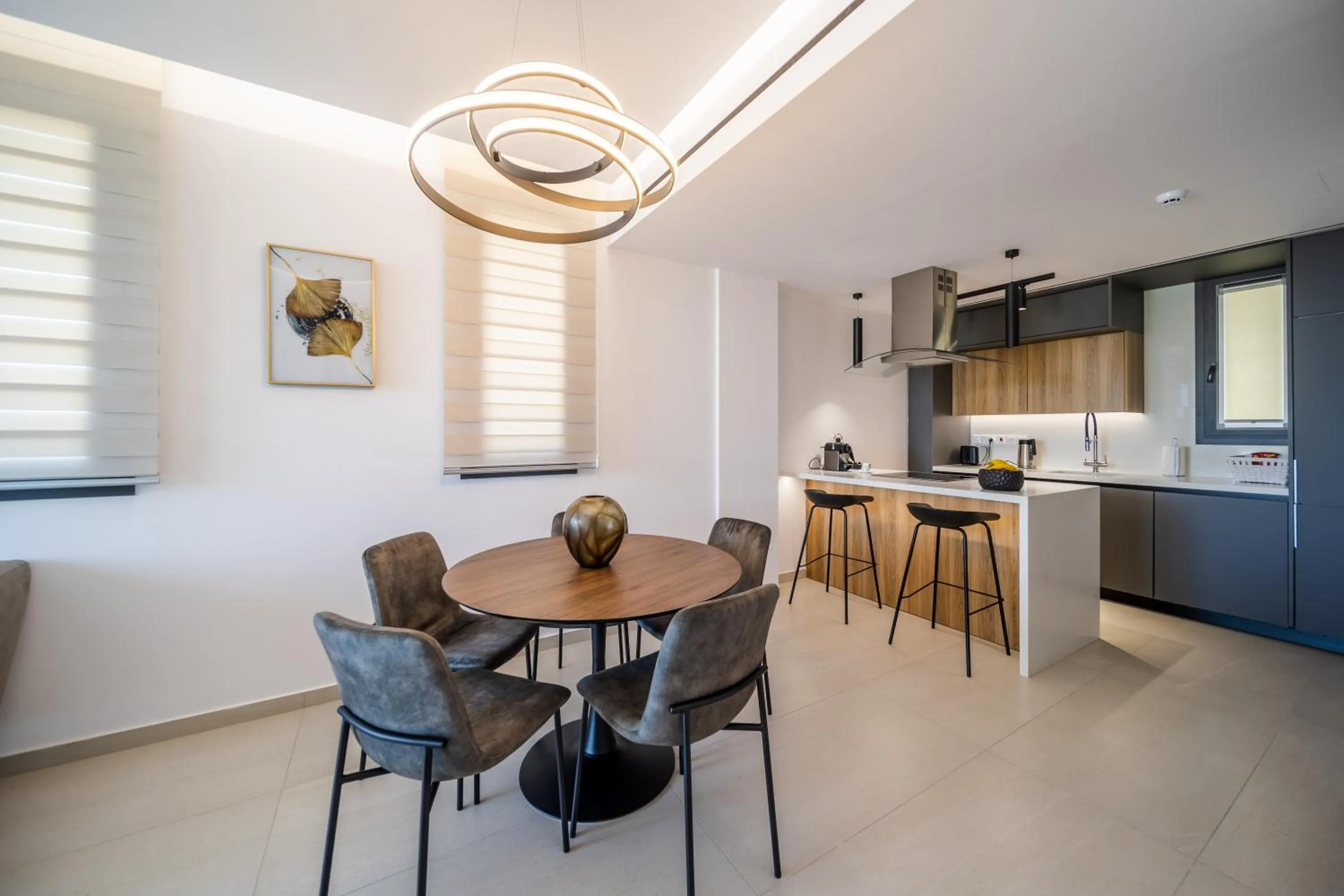 Kitchen or kitchenette in Waterside Sea View Apartments