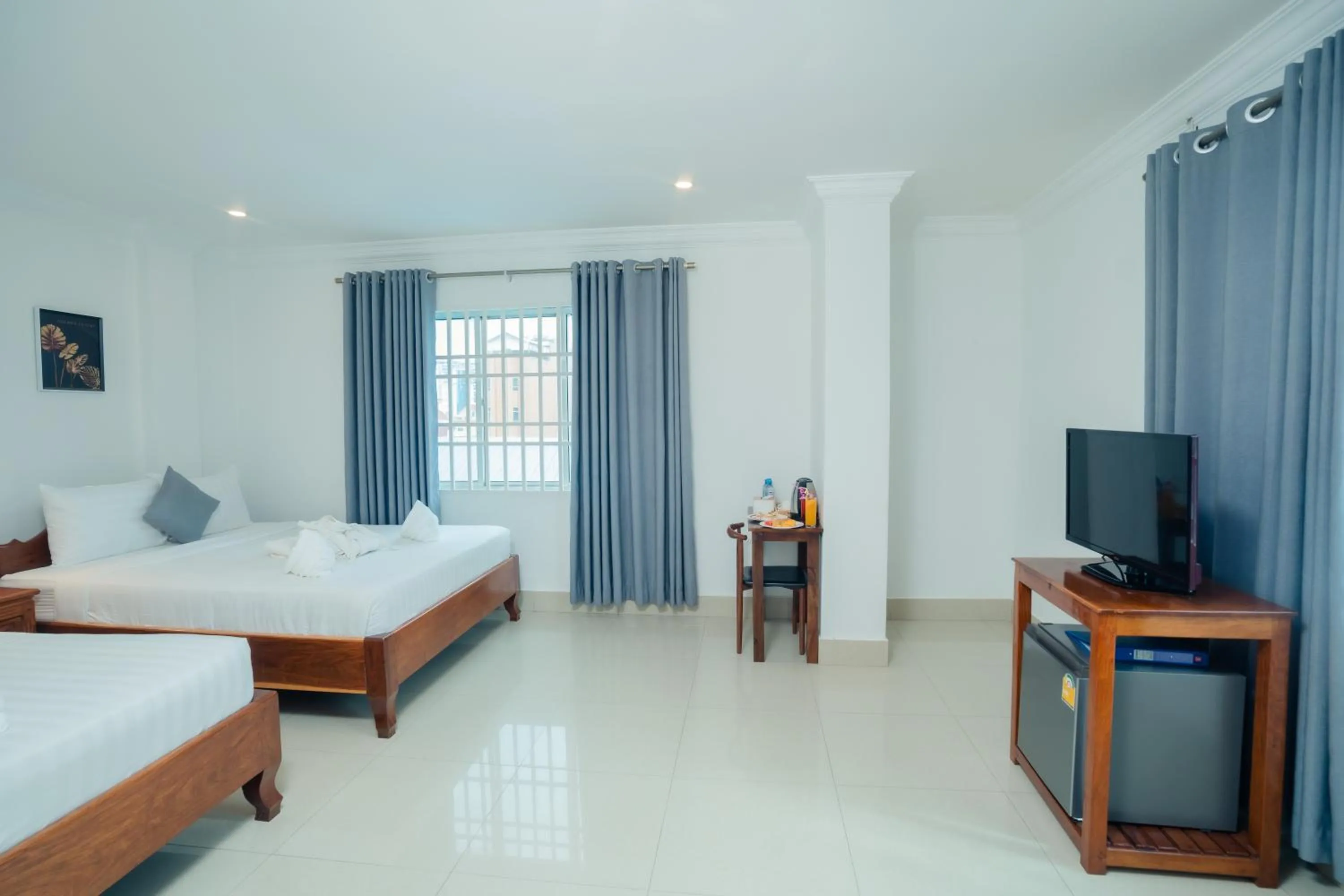 TV and multimedia, Bed in White Corner Hotel