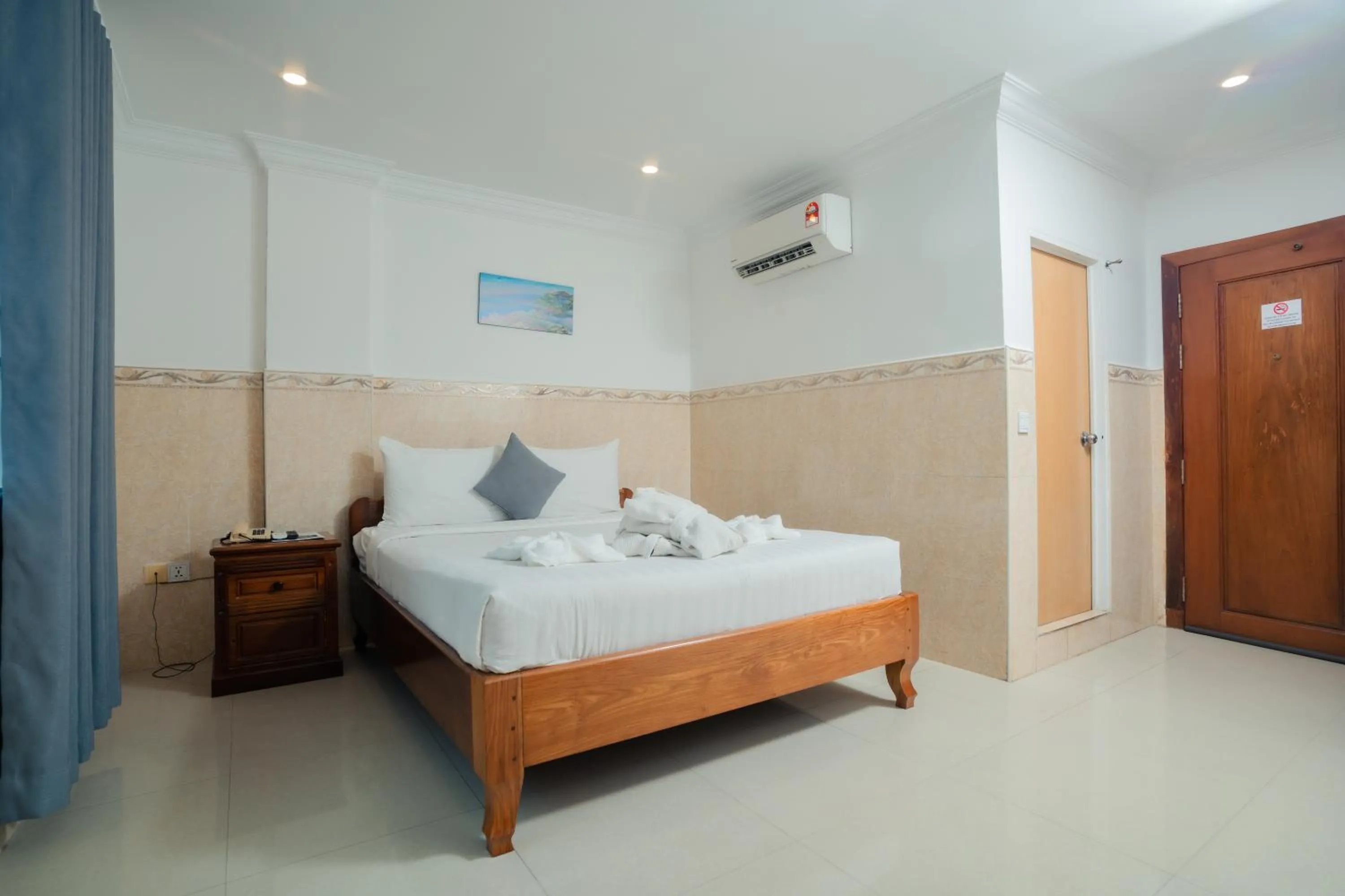 Bedroom, Bed in White Corner Hotel