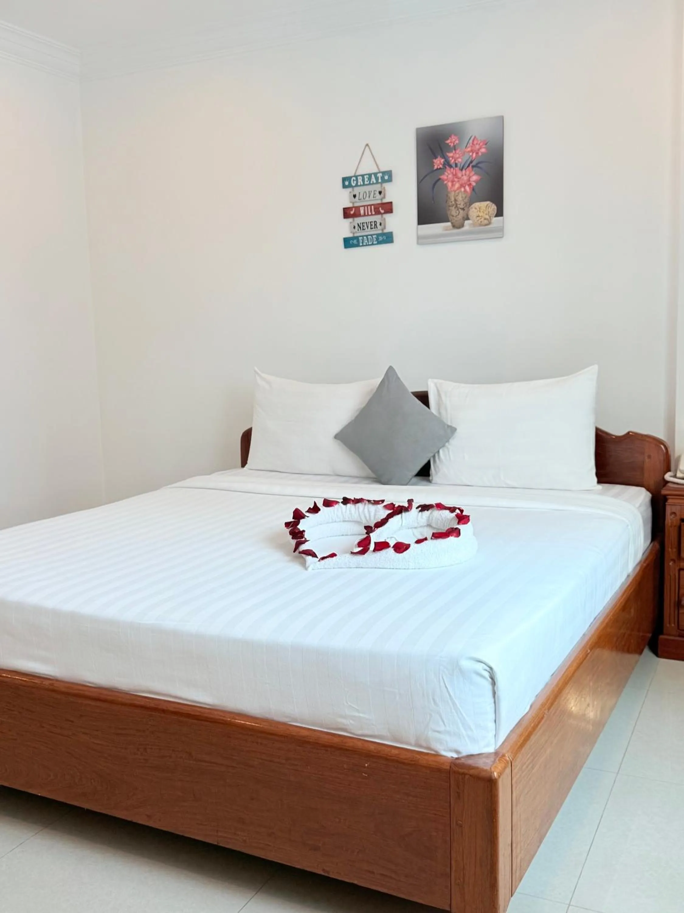 Bed in White Corner Hotel