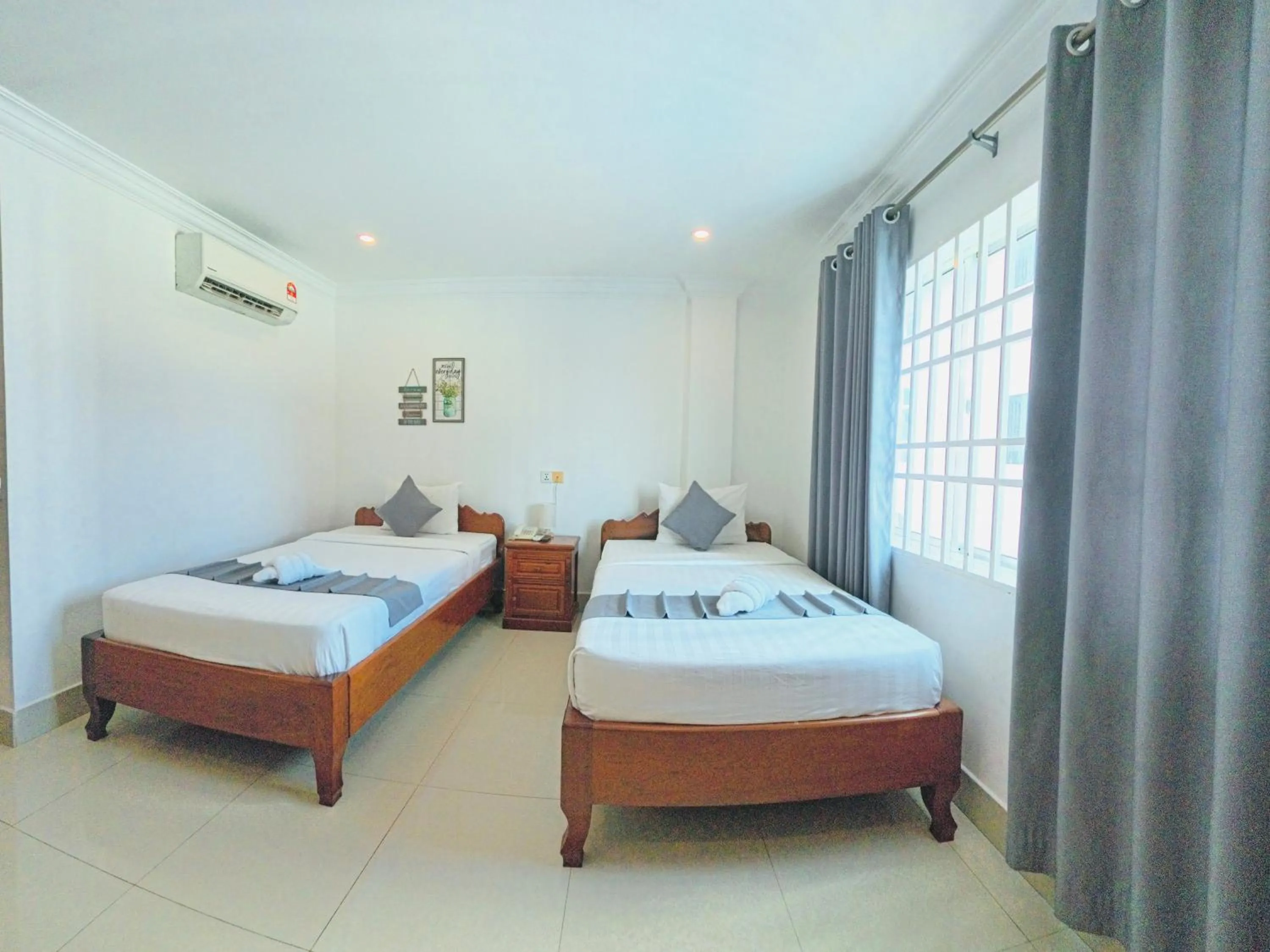 Bedroom, Bed in White Corner Hotel