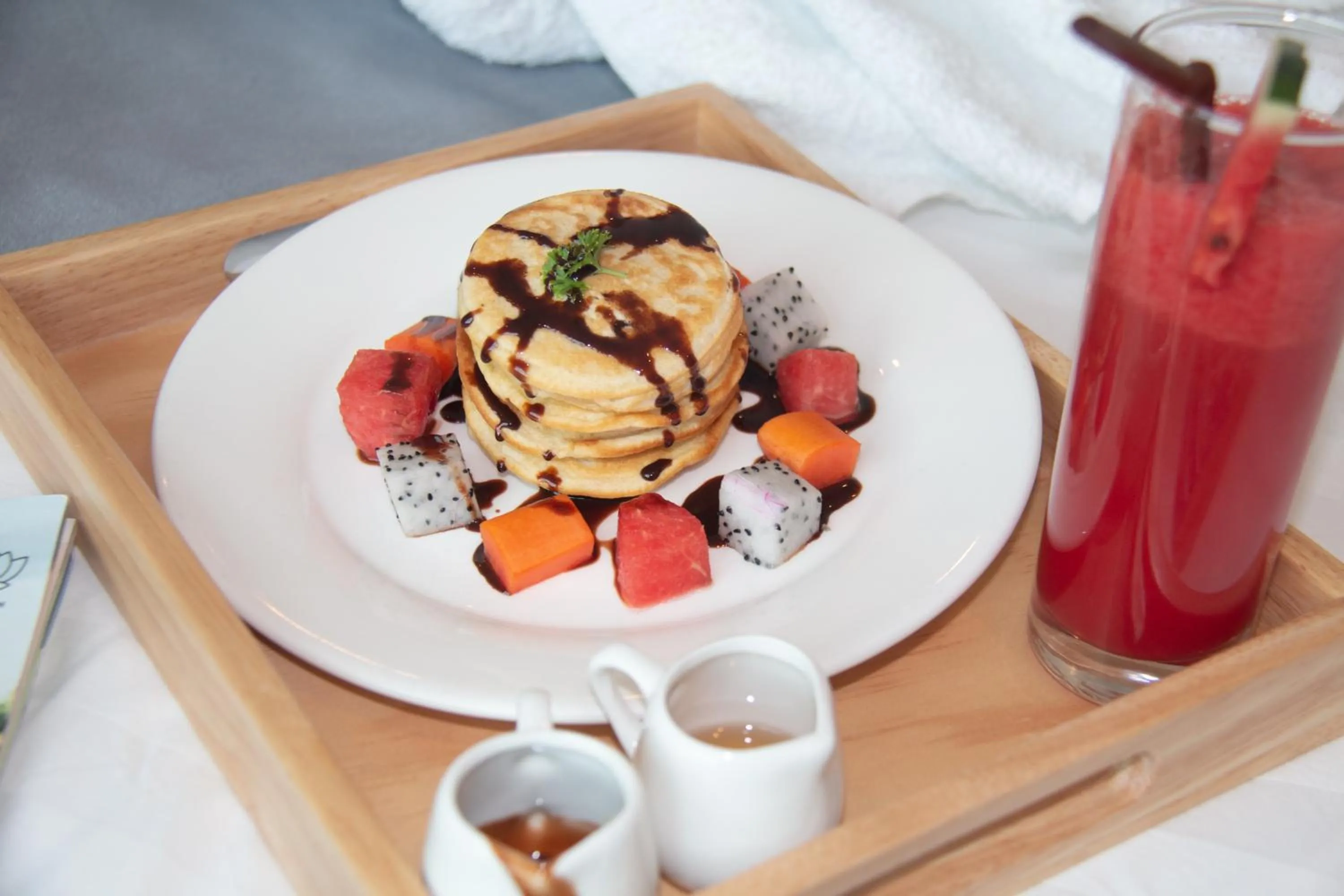 Restaurant/places to eat in White Corner Hotel