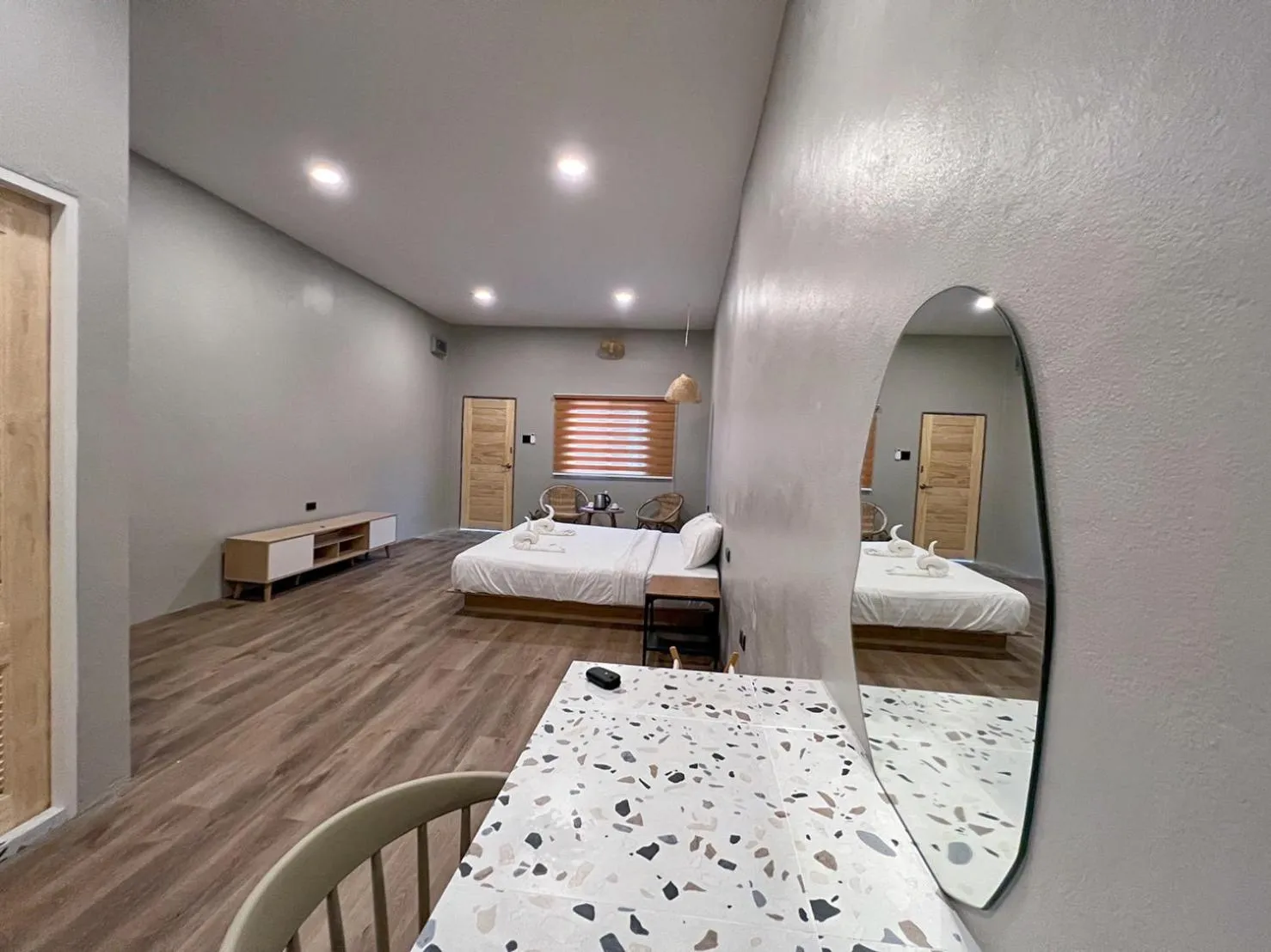 Photo of the whole room, Bed in Haadrin Resort