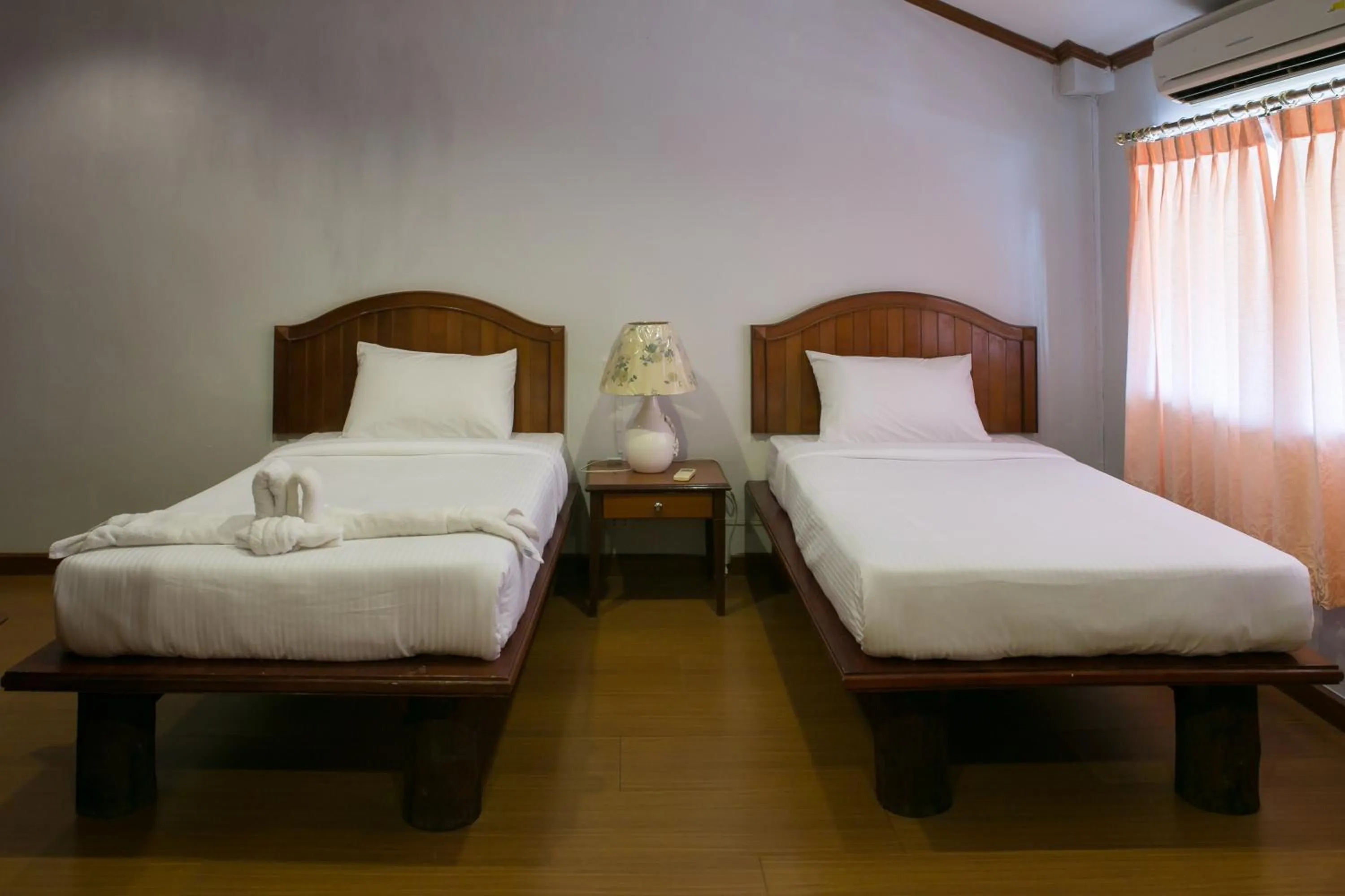 Bed in Haadrin Resort