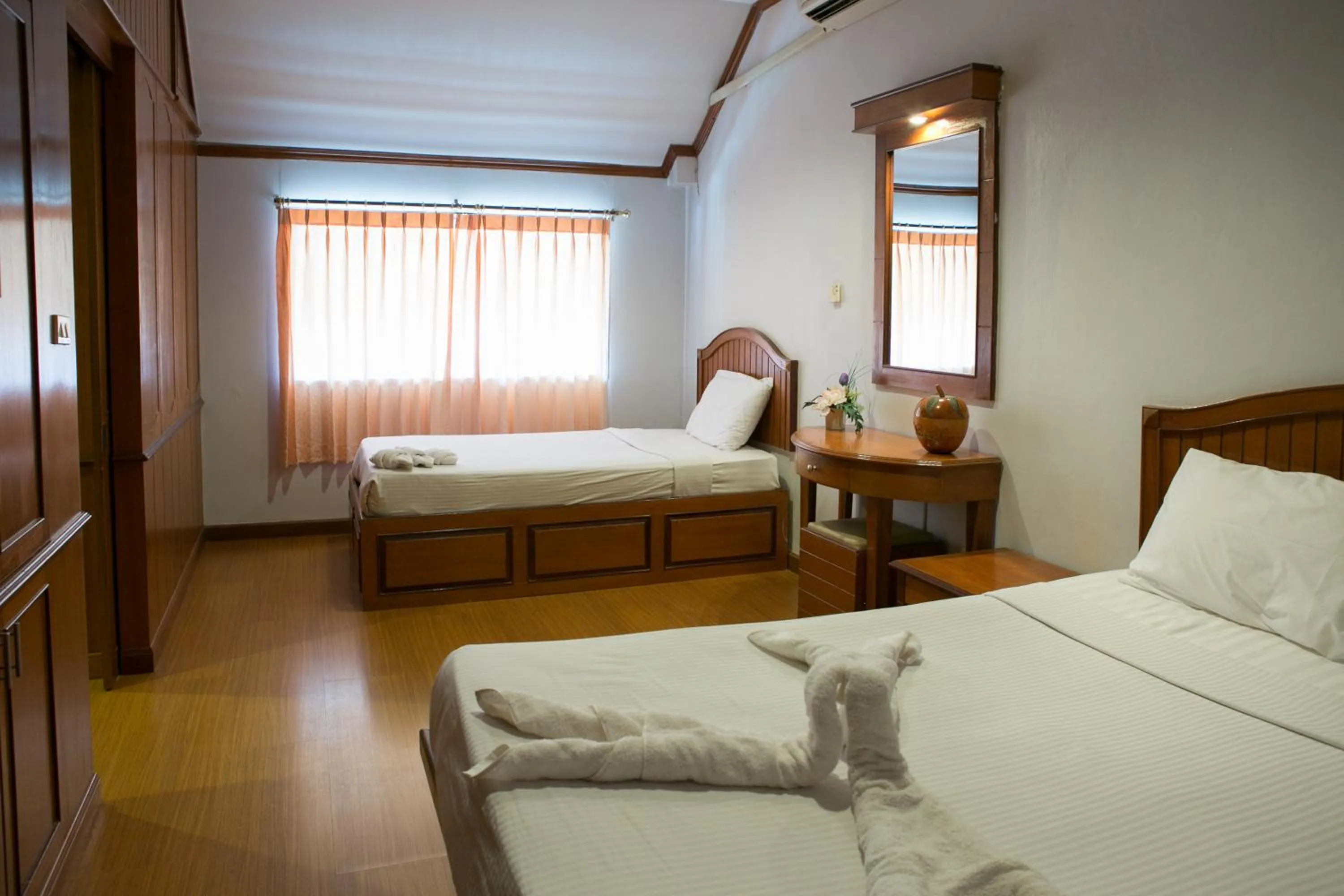 Bed in Haadrin Resort