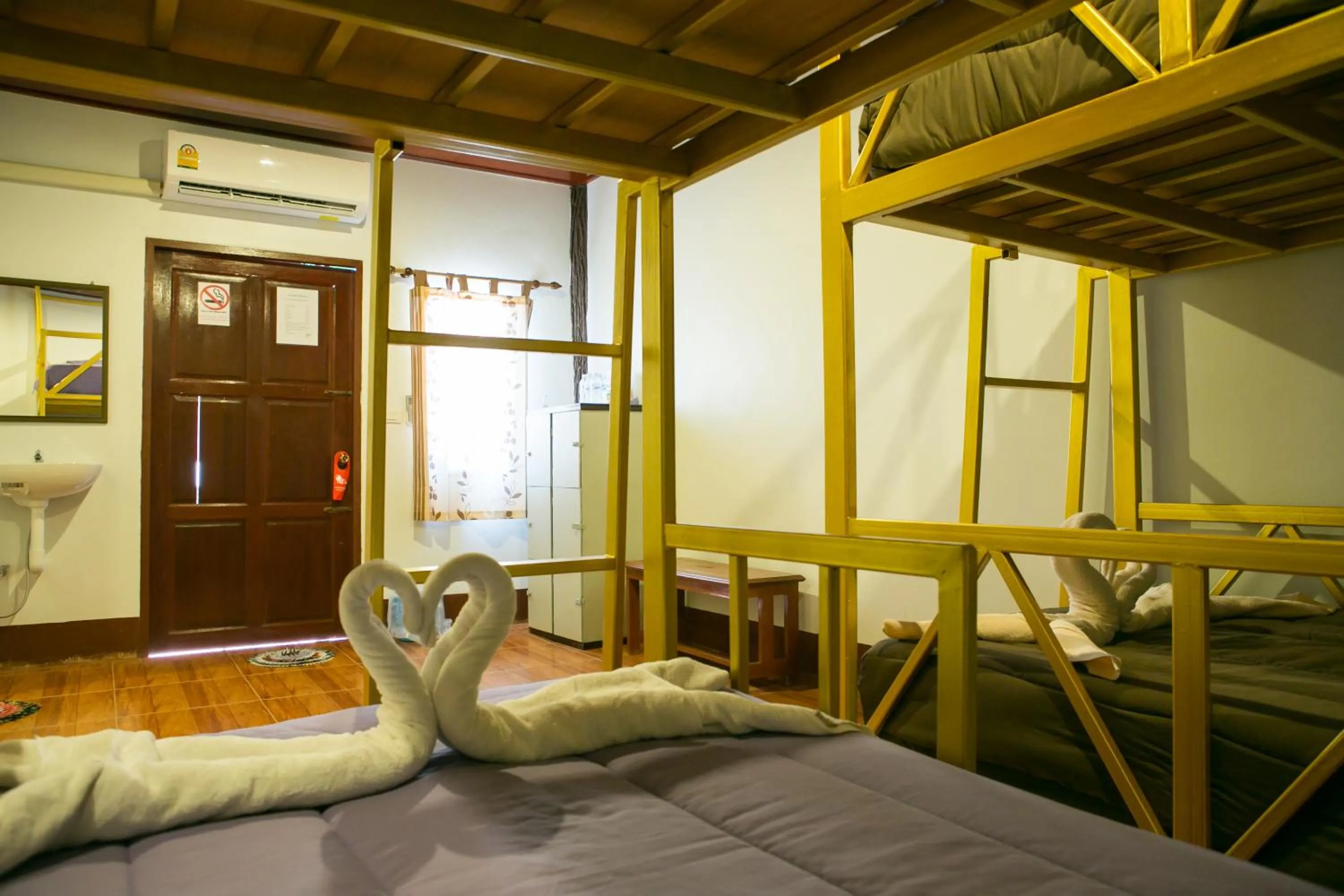 Bed in Haadrin Resort