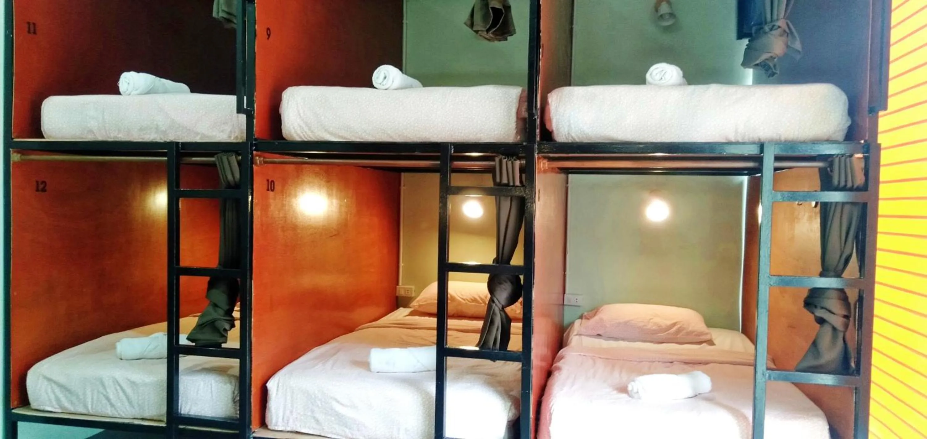 bunk bed, Bed in Haadrin Resort