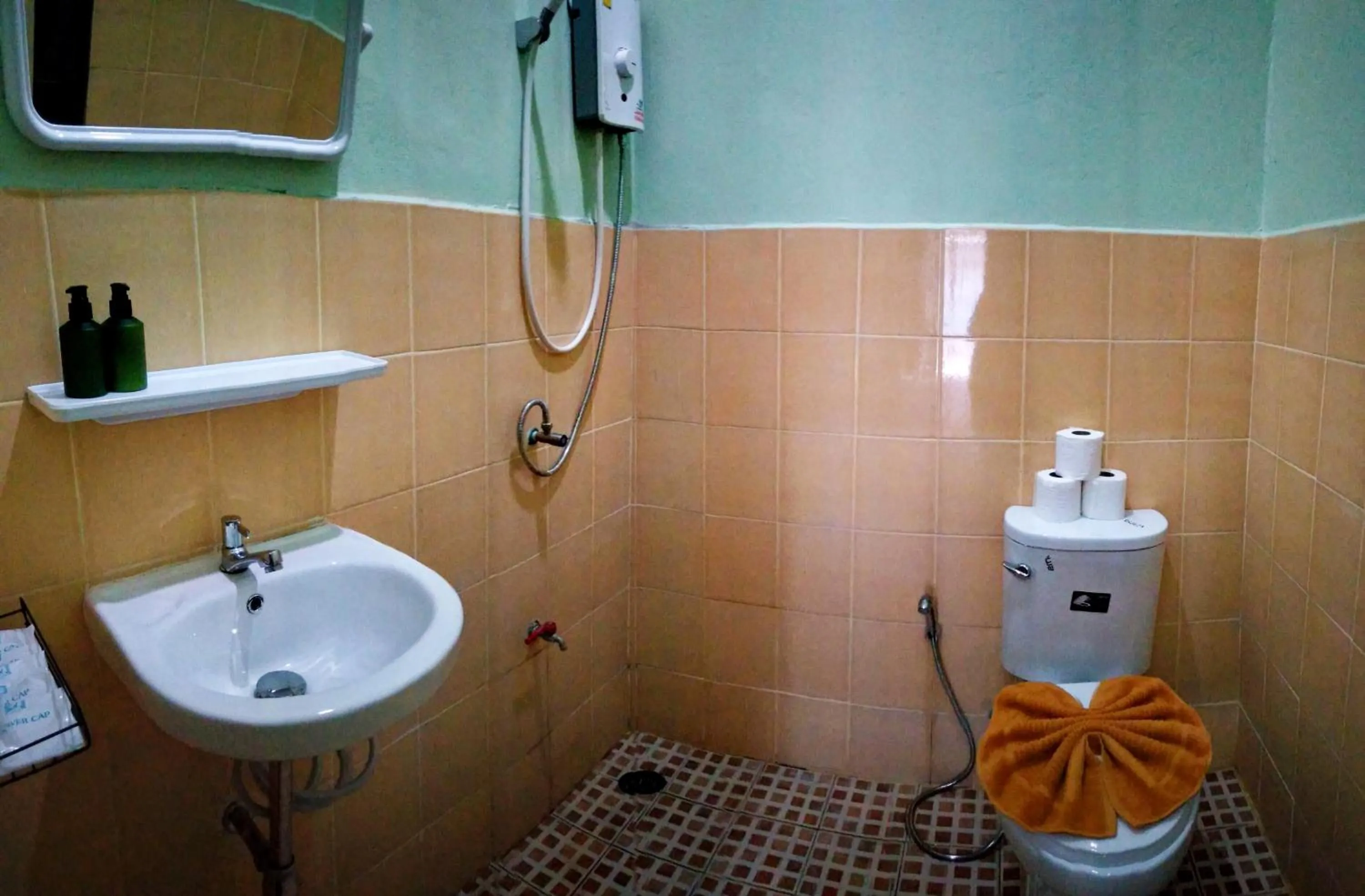 Shower in Haadrin Resort