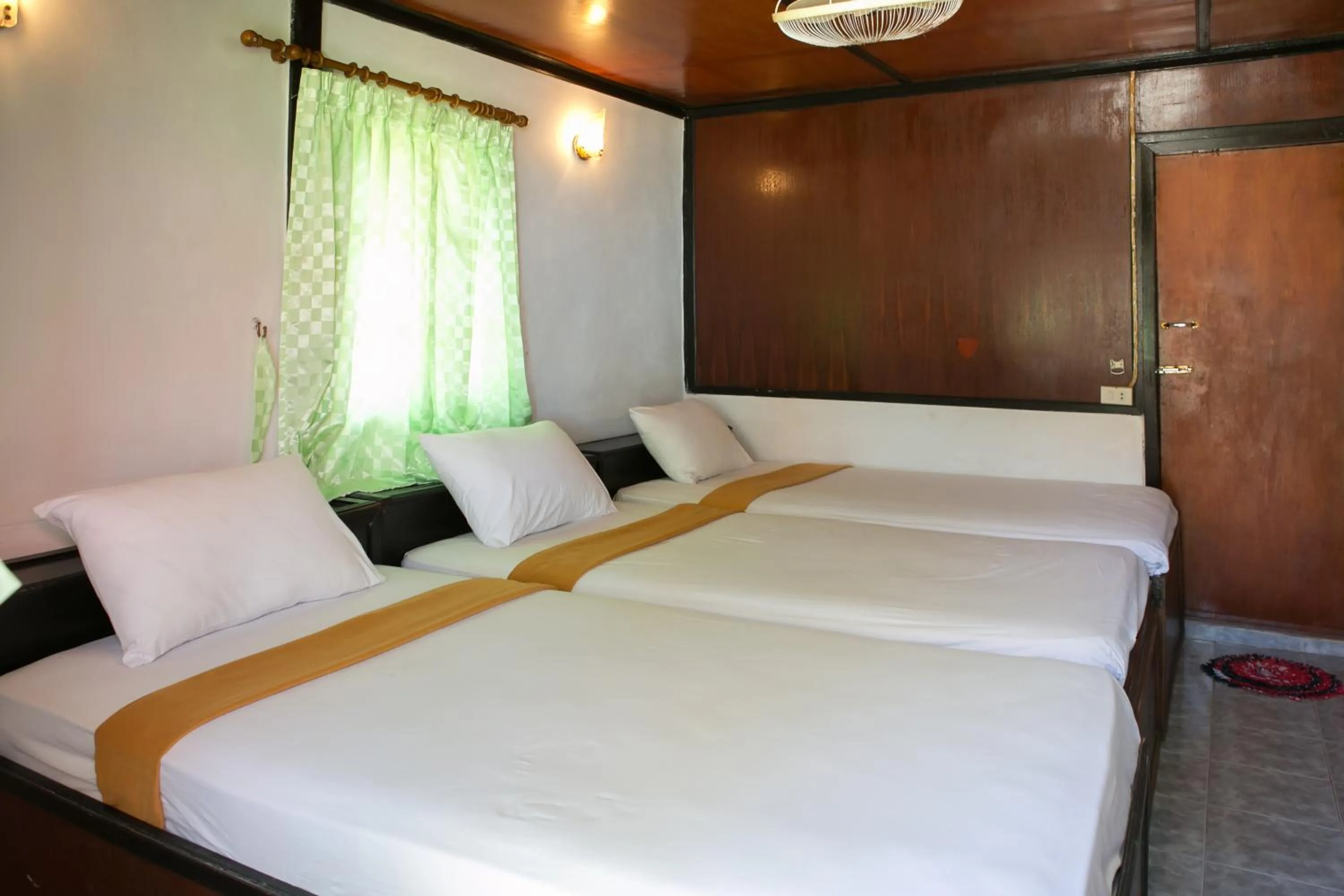 Bed in Haadrin Resort