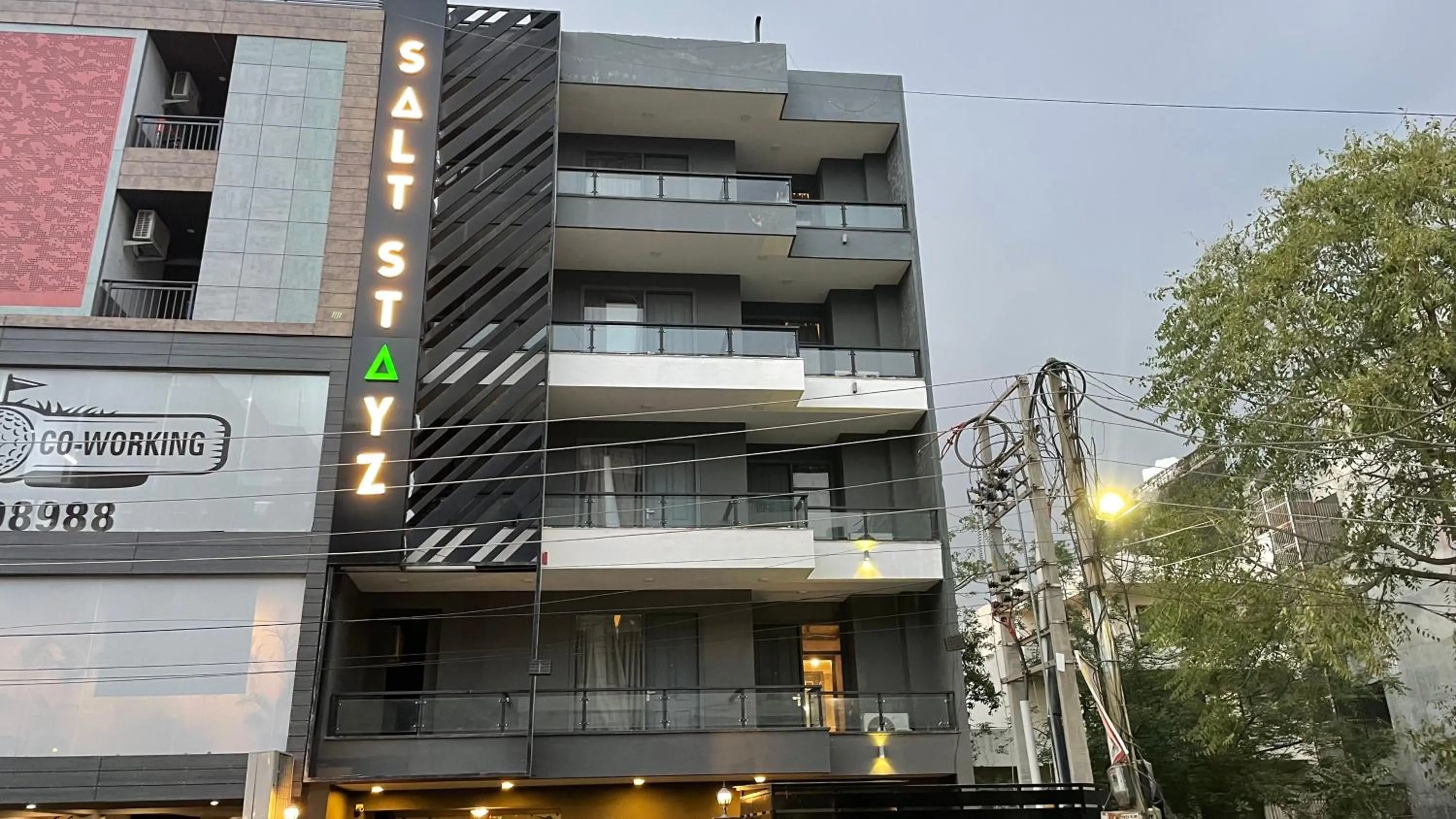 Property building in Saltstayz Express - Golf Course Road & DLF Phase-1