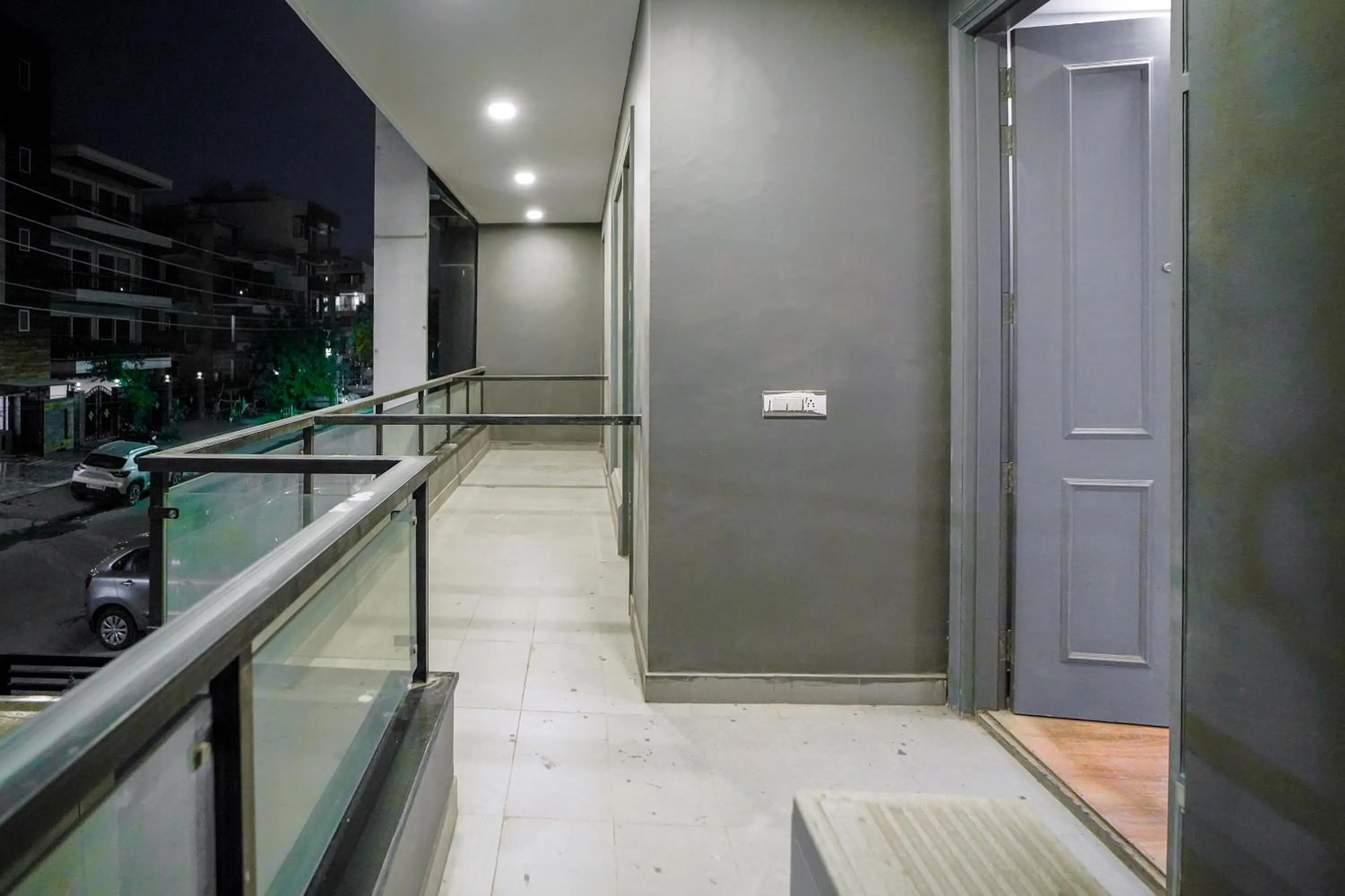 Night in Saltstayz Express - Golf Course Road & DLF Phase-1