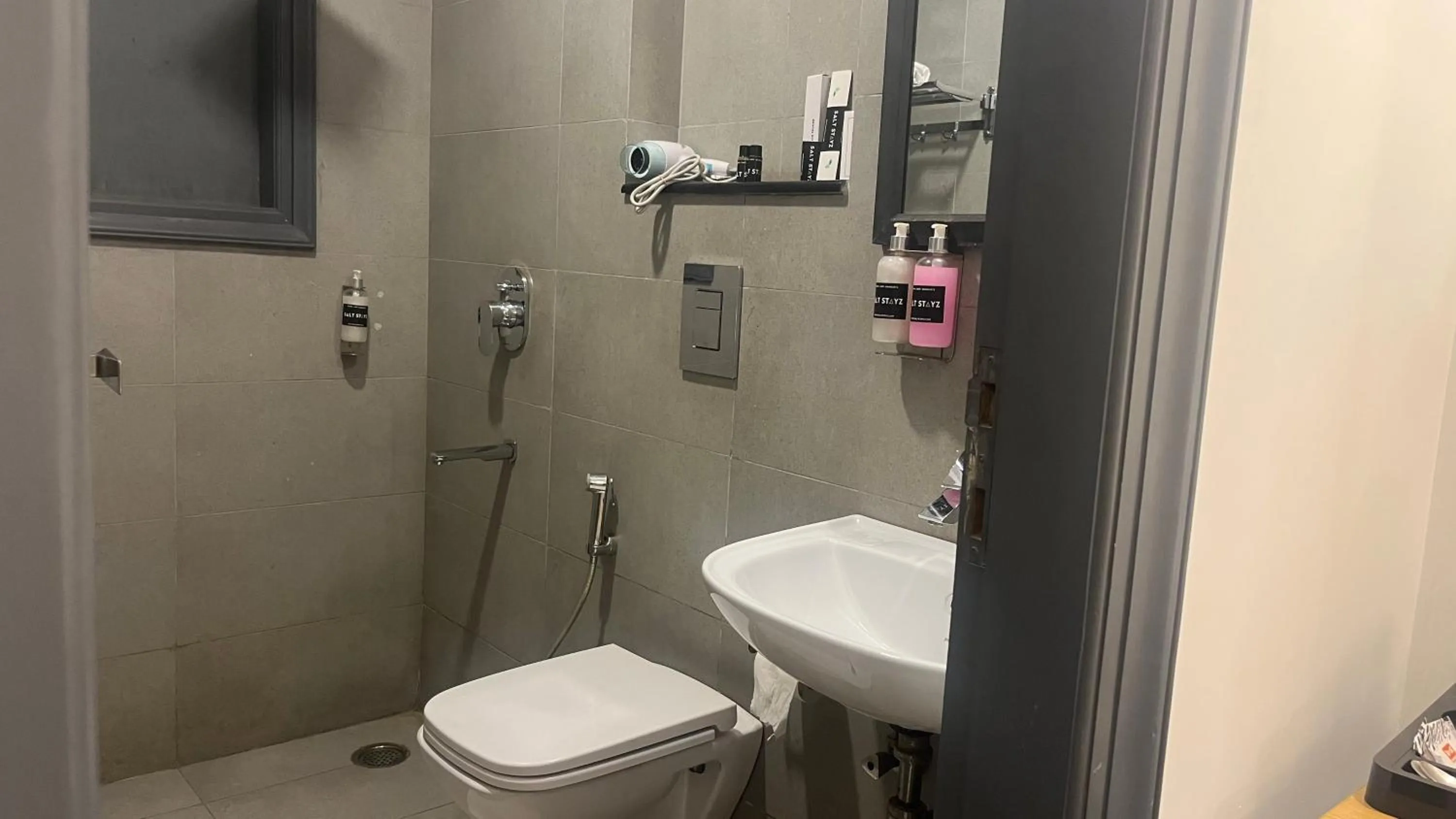 Toilet in Saltstayz Express - Golf Course Road & DLF Phase-1