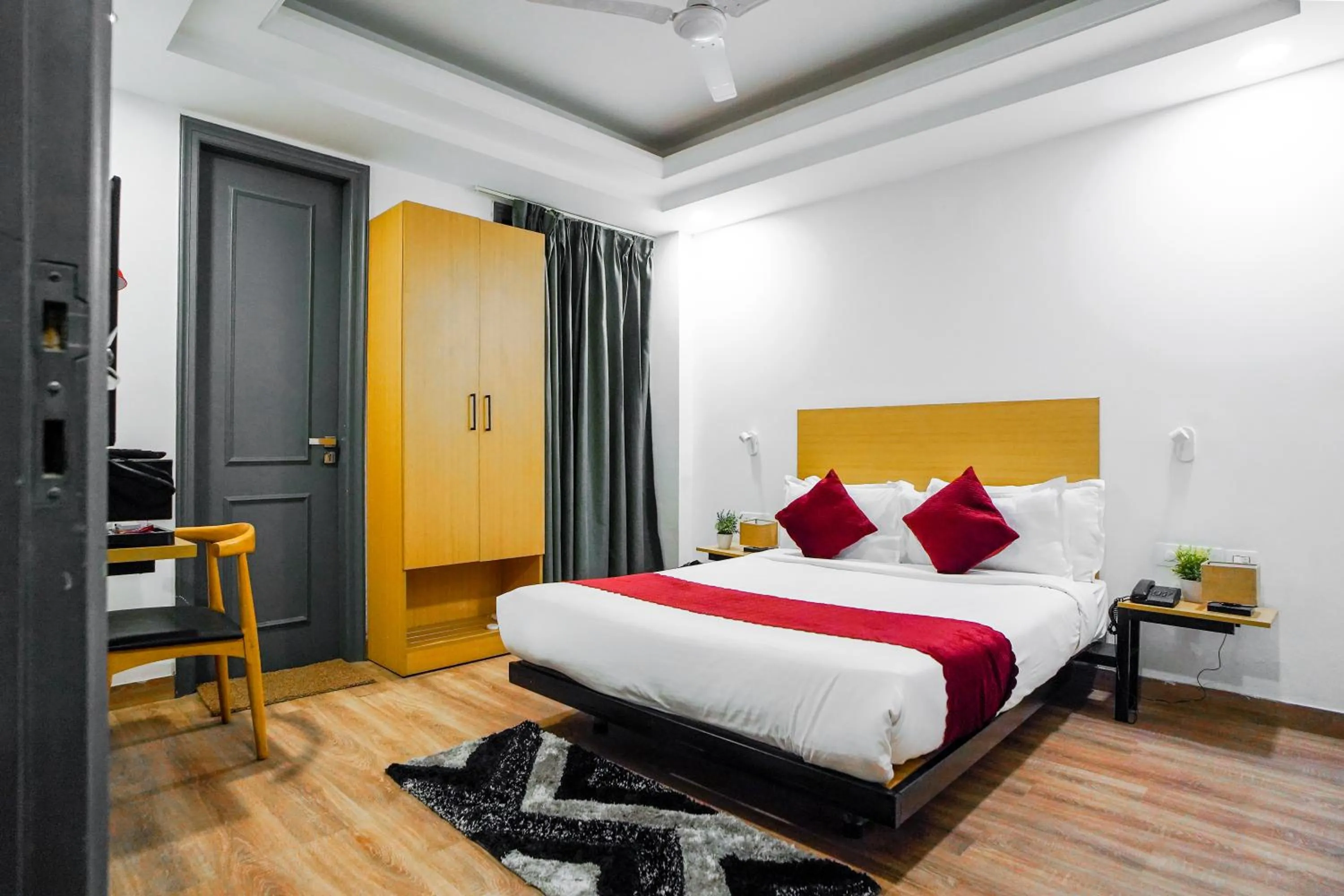 Bed in Saltstayz Express - Golf Course Road & DLF Phase-1