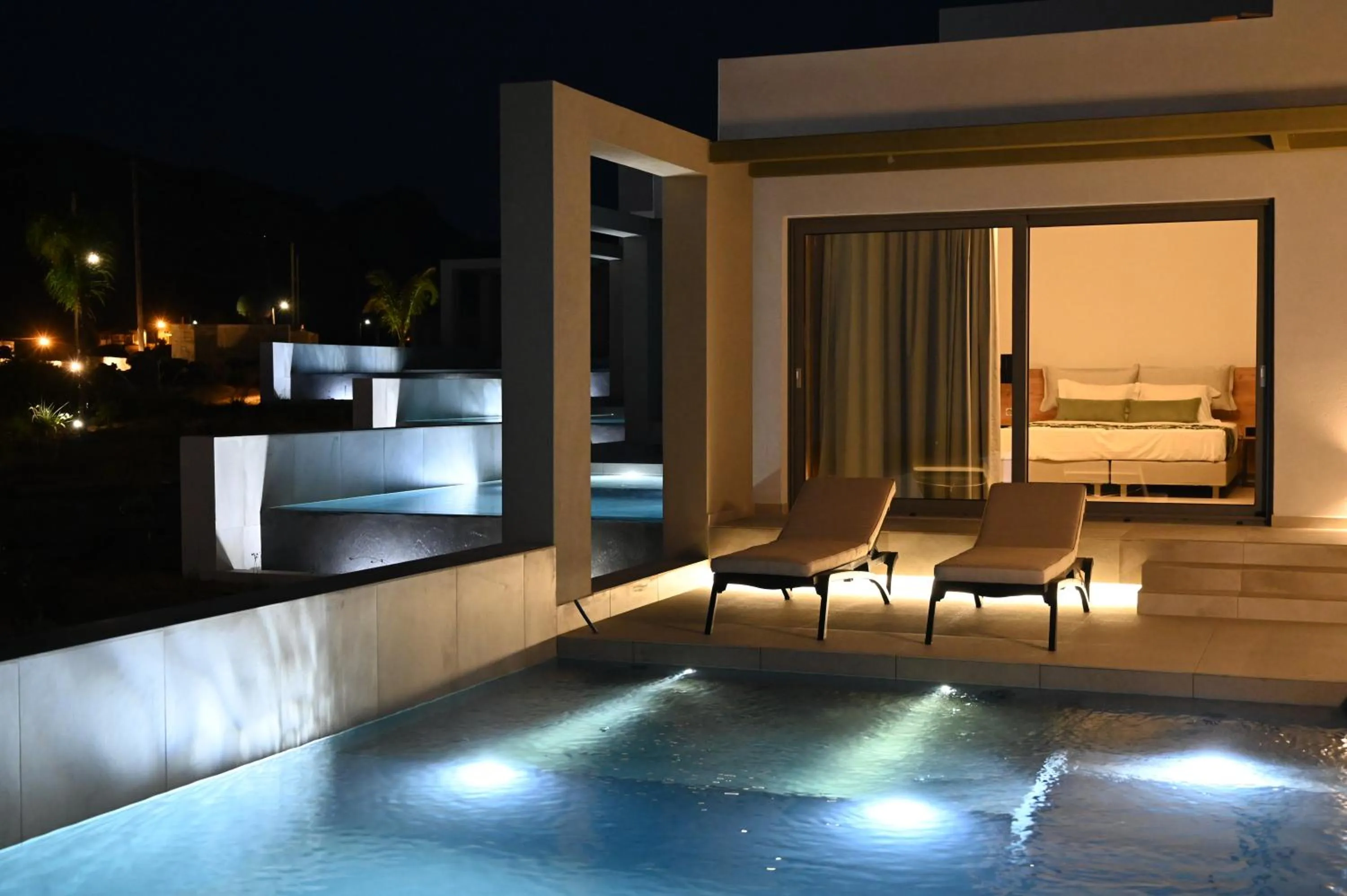 Kavos Hotel & Suites