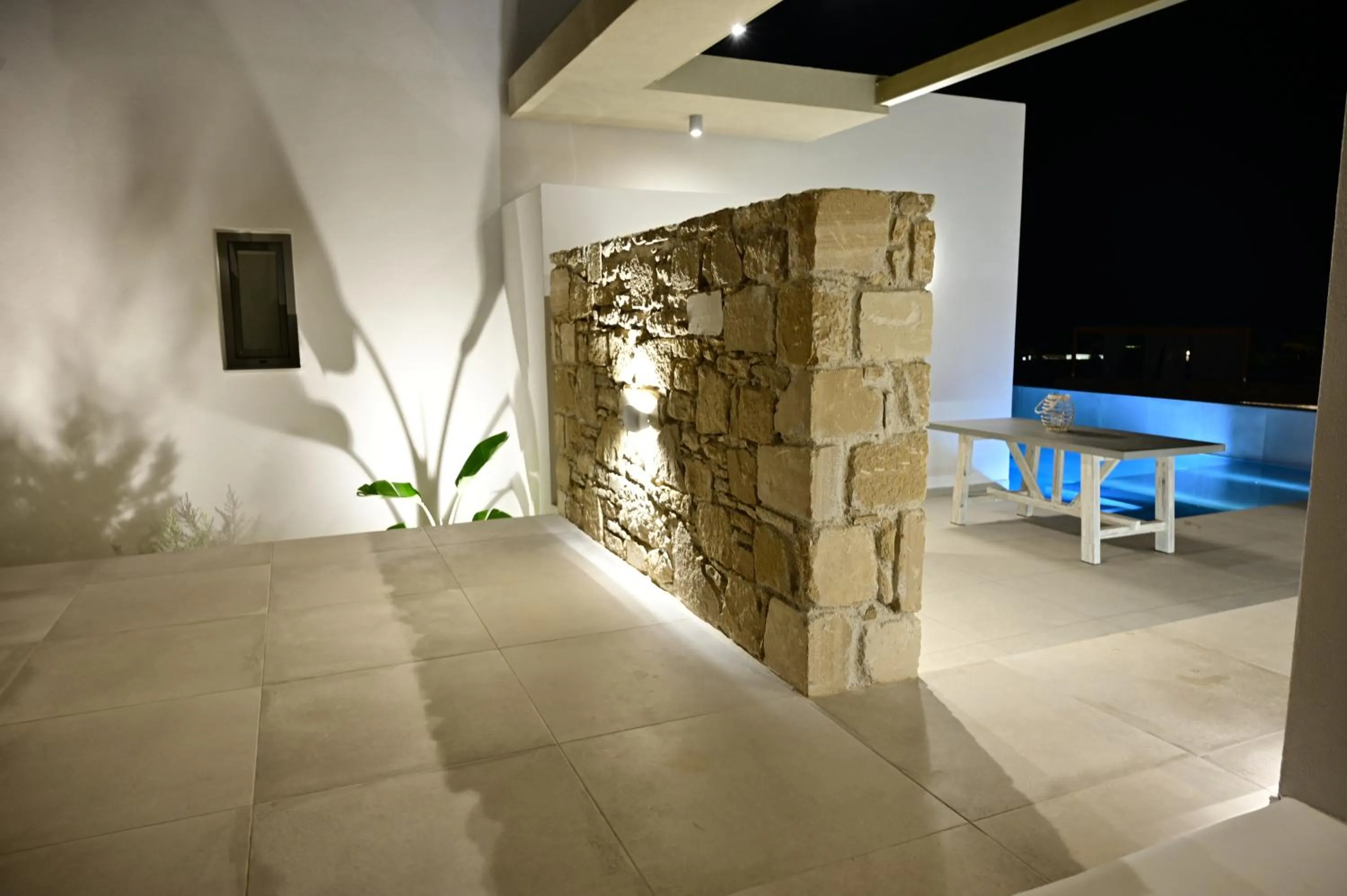 Kavos Hotel & Suites