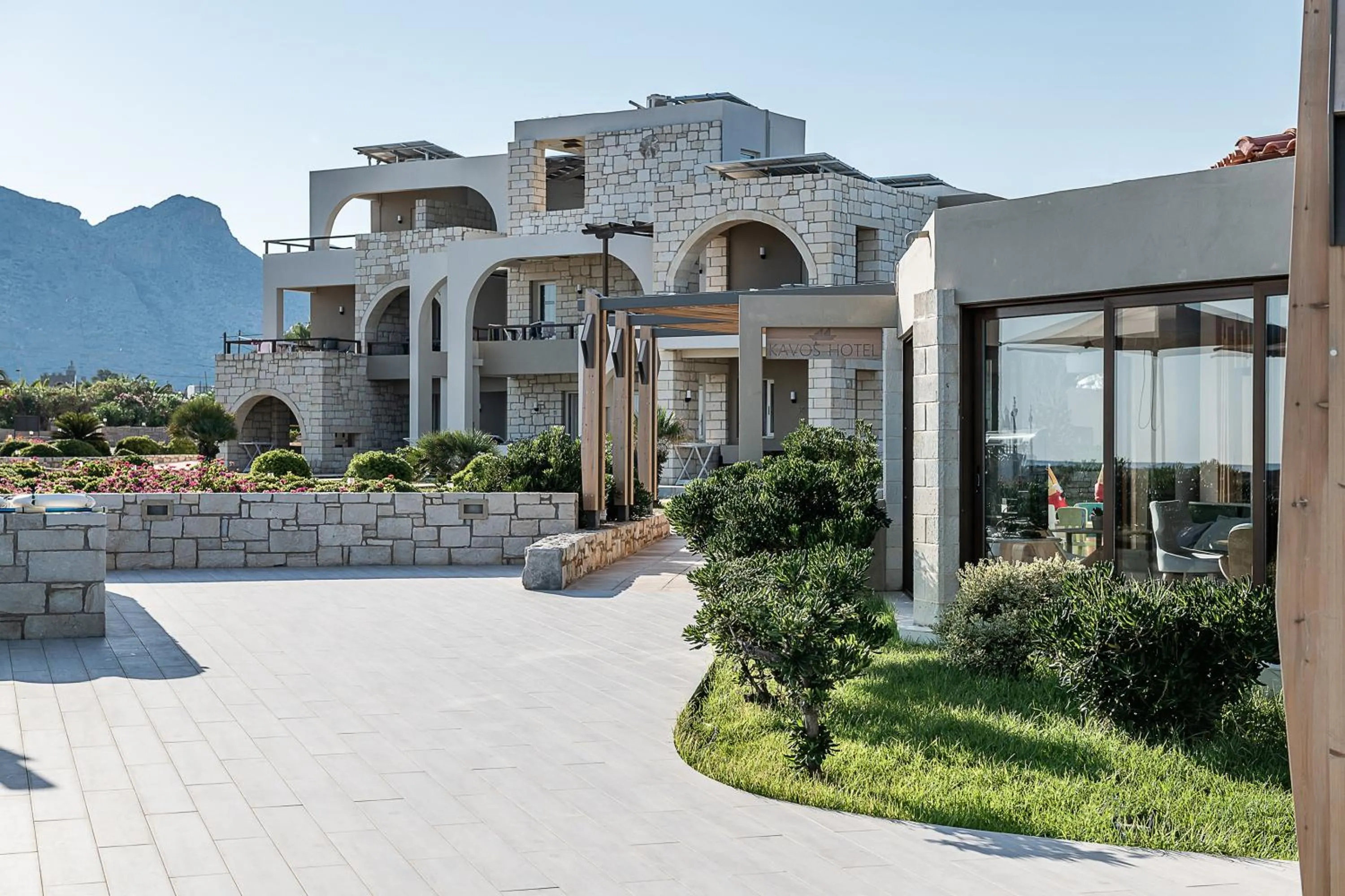 Kavos Hotel & Suites