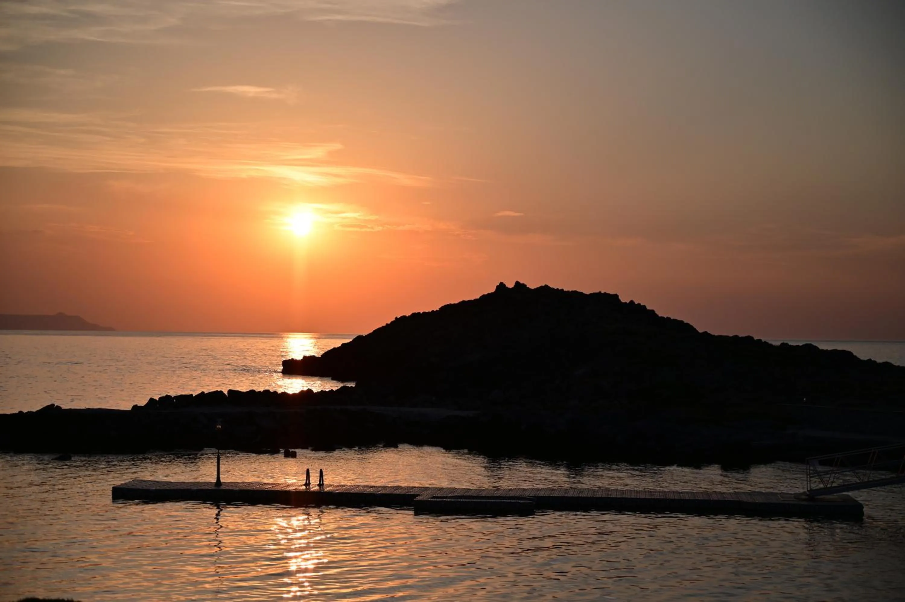 Kavos Hotel & Suites