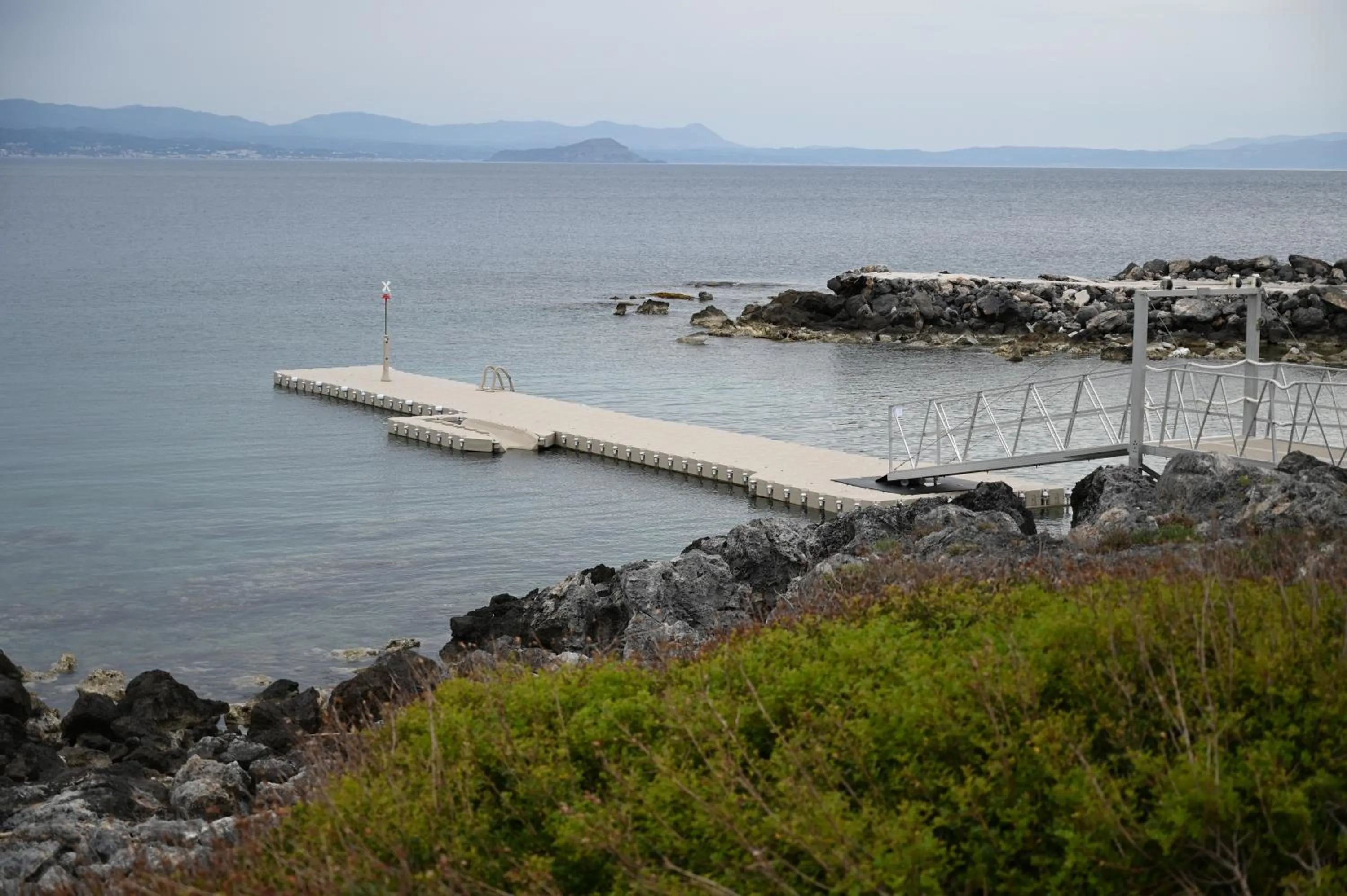 Kavos Hotel & Suites