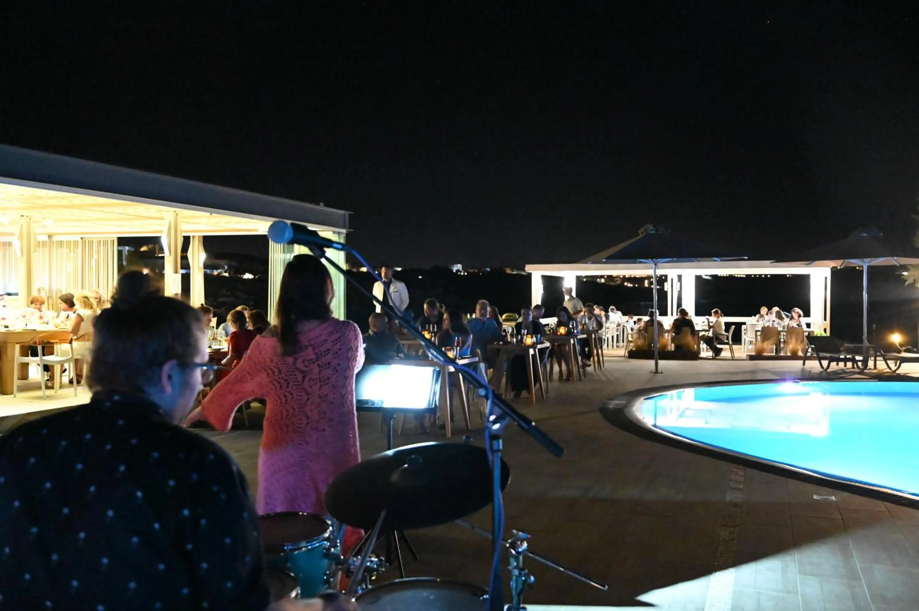 Restaurant/places to eat in Kavos Hotel & Suites