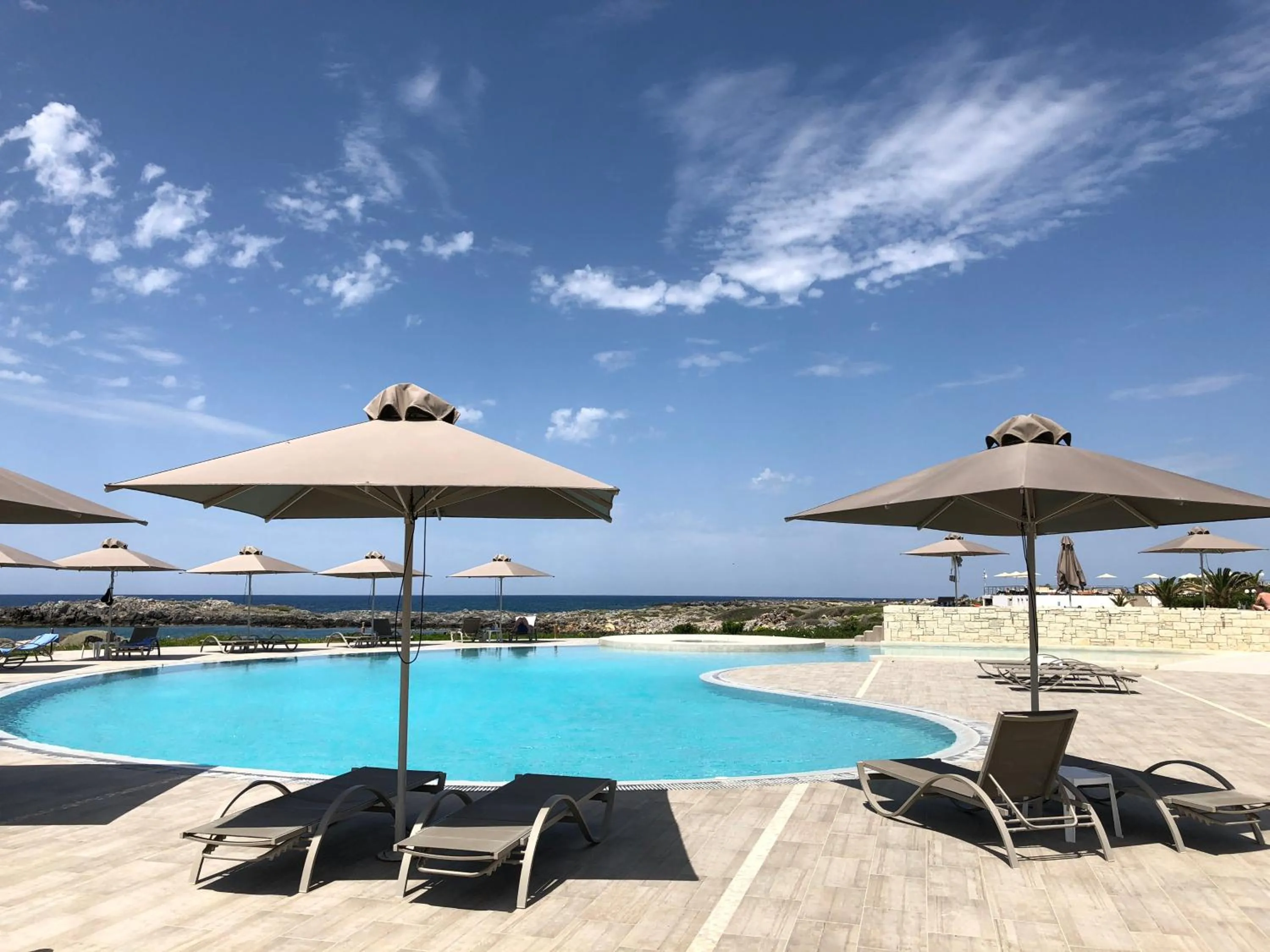 Kavos Hotel & Suites