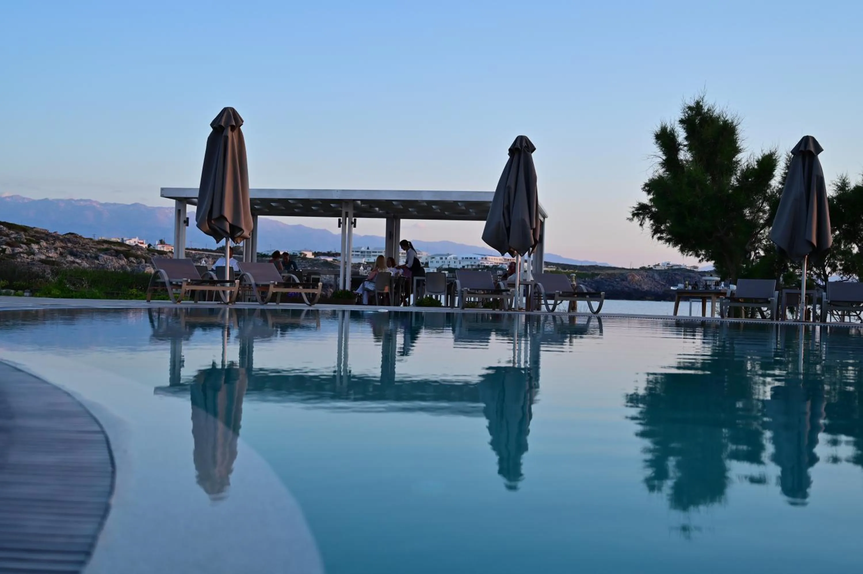 Kavos Hotel & Suites