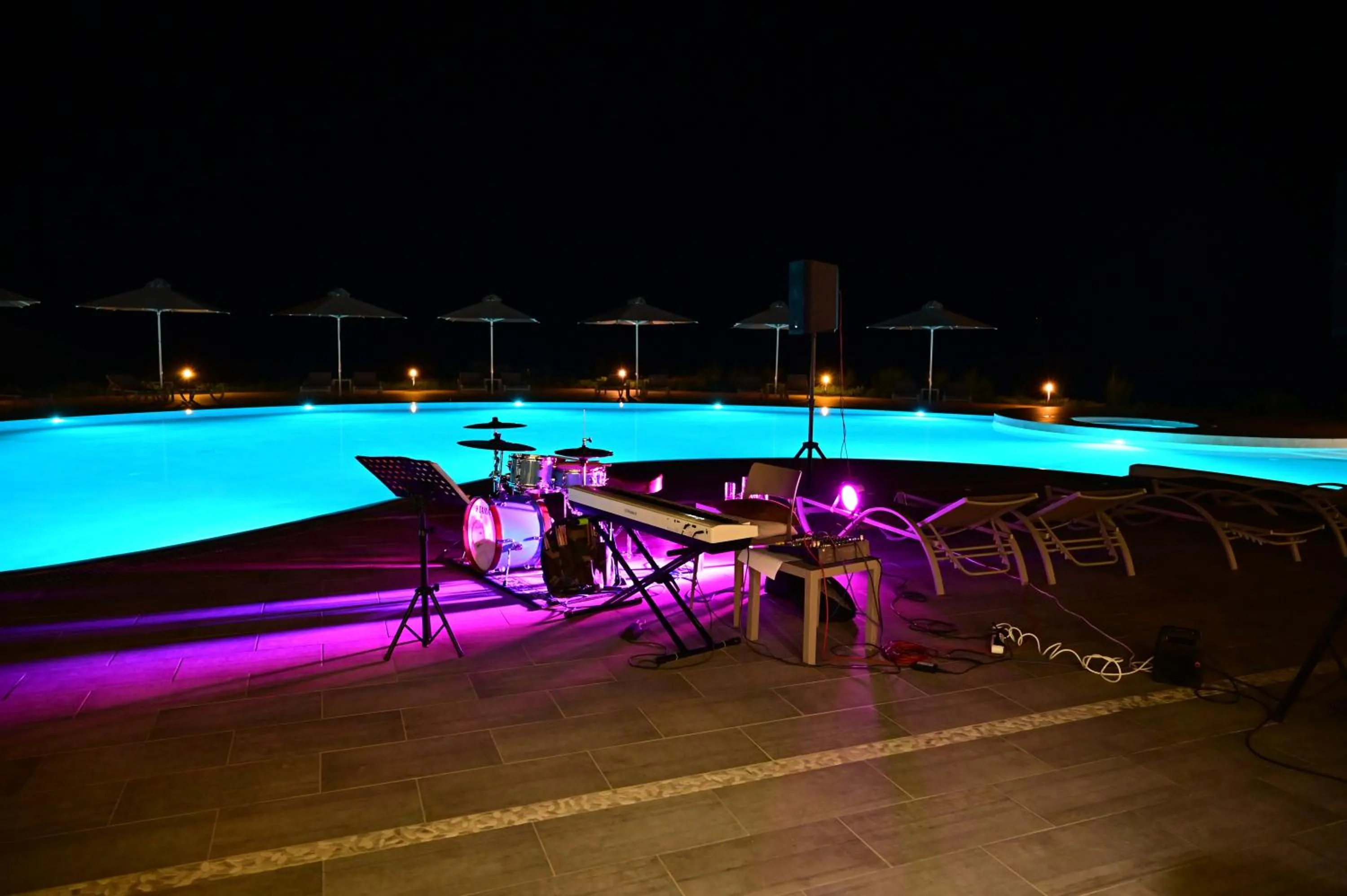 Kavos Hotel & Suites