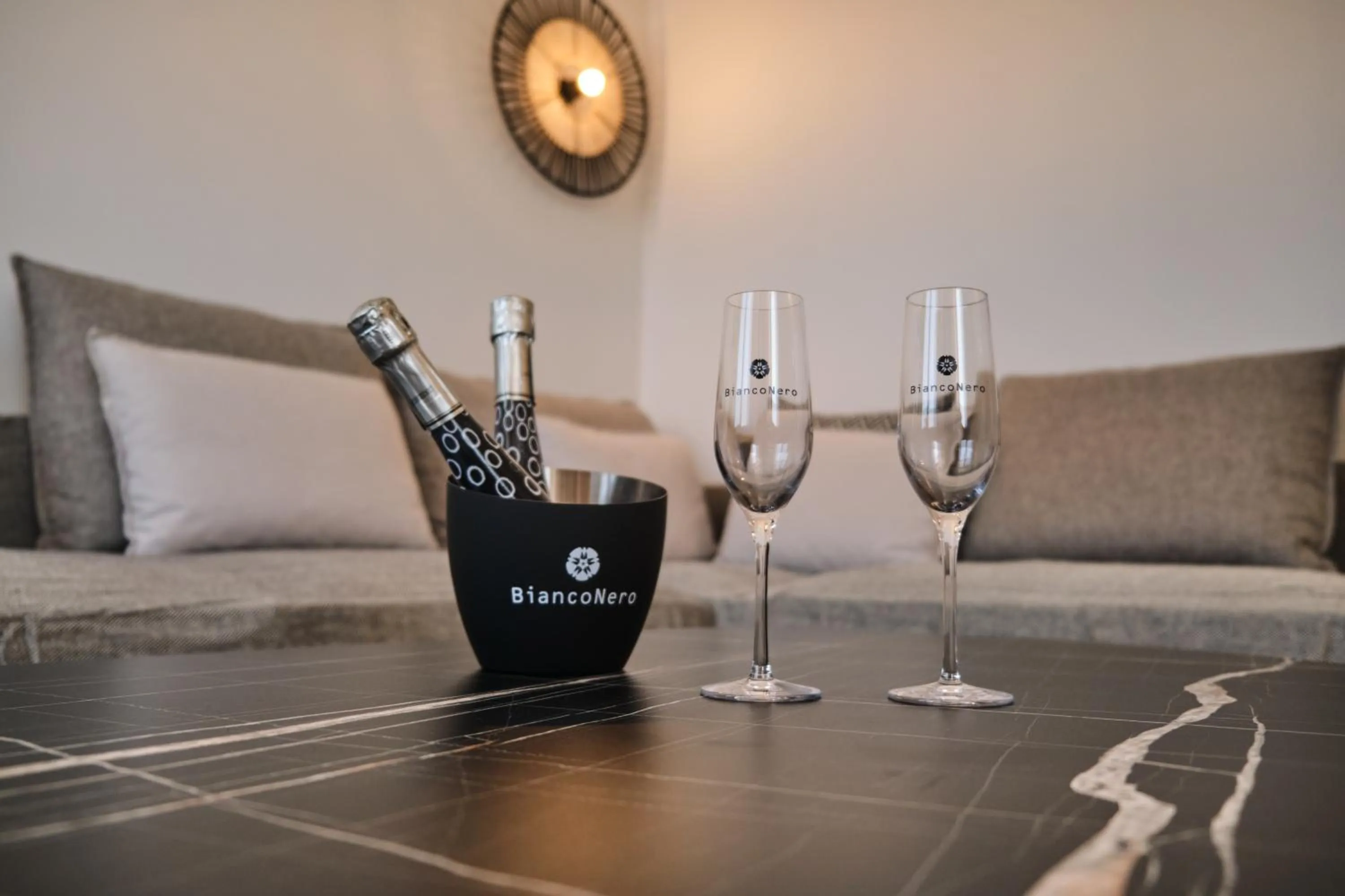 Kavos Hotel & Suites