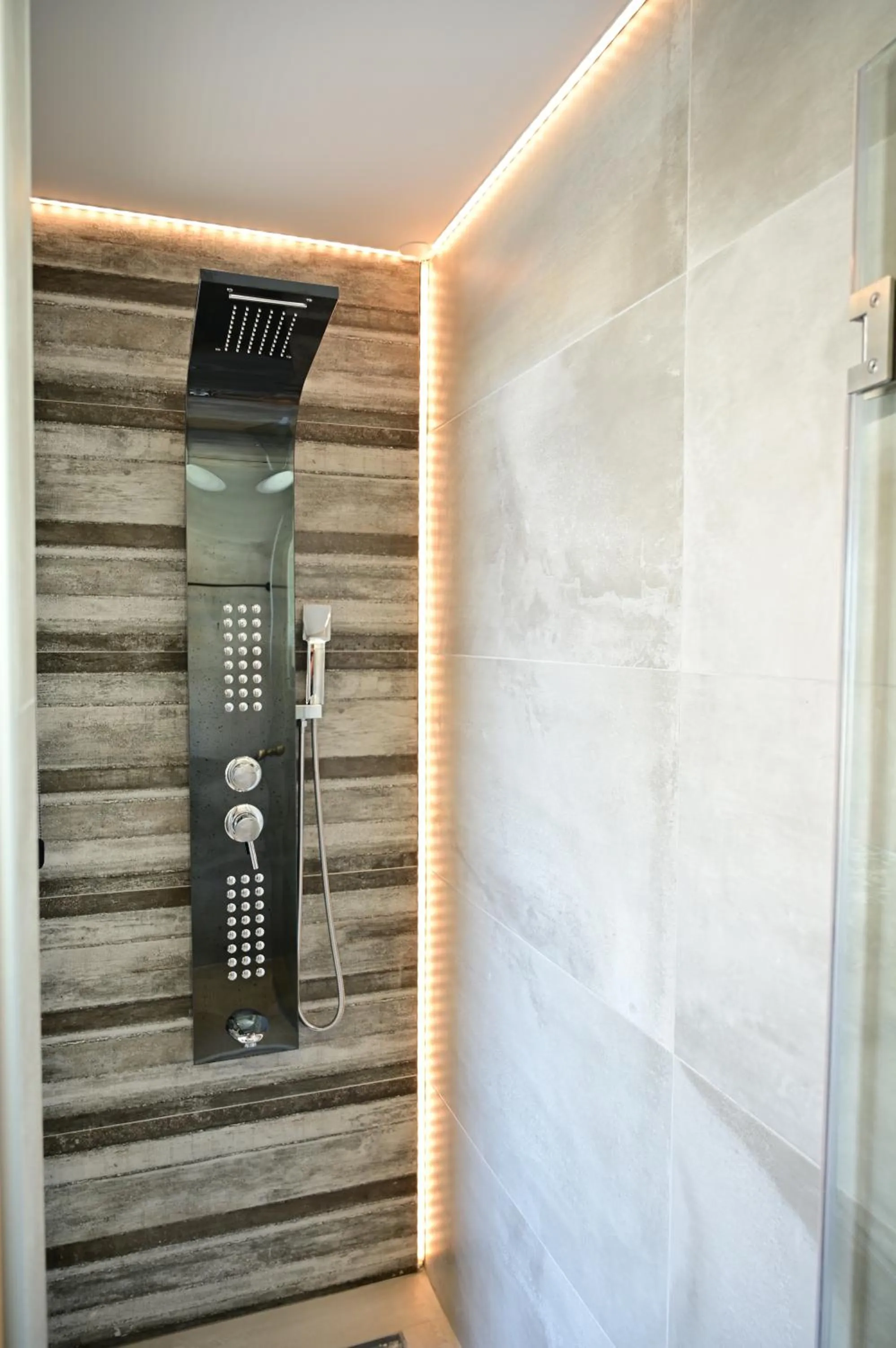 Kavos Hotel & Suites