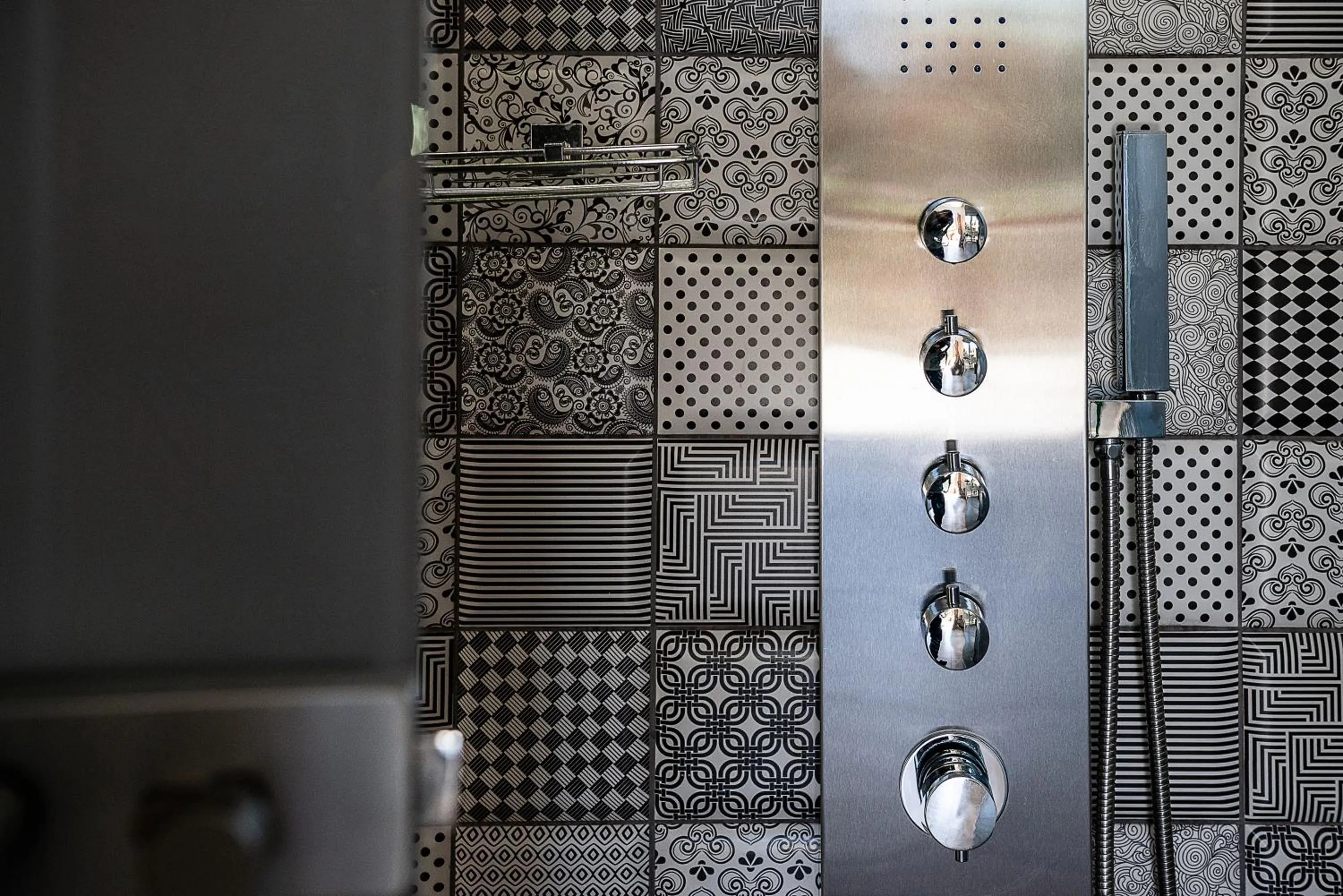 Shower in Kavos Hotel & Suites