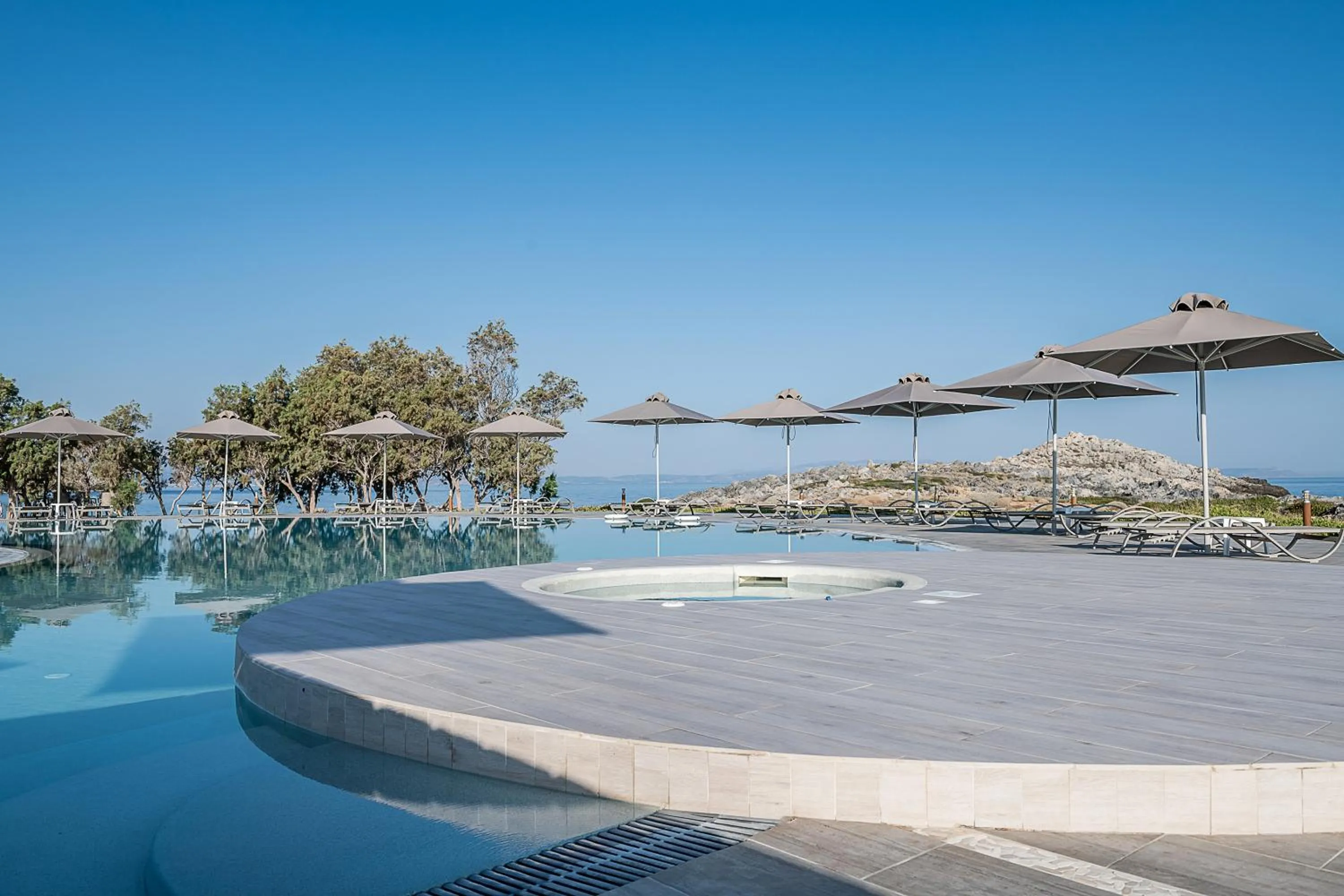 Swimming pool in Kavos Hotel & Suites