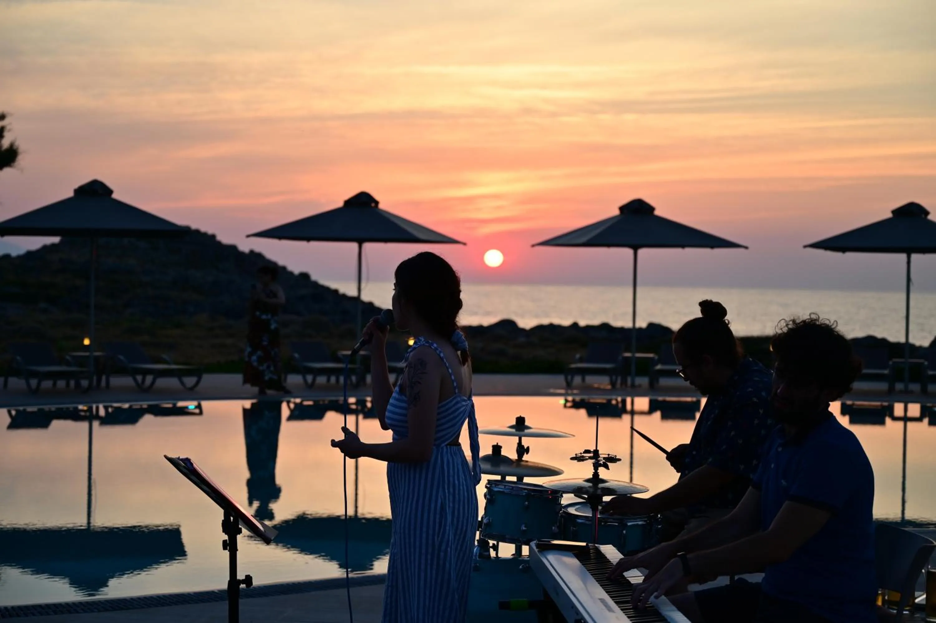 Restaurant/places to eat in Kavos Hotel & Suites