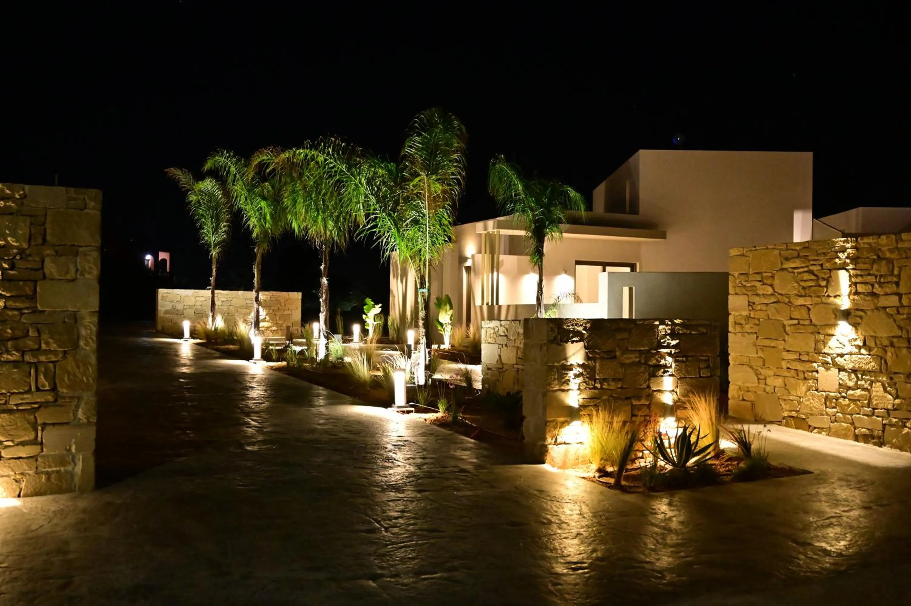 Kavos Hotel & Suites