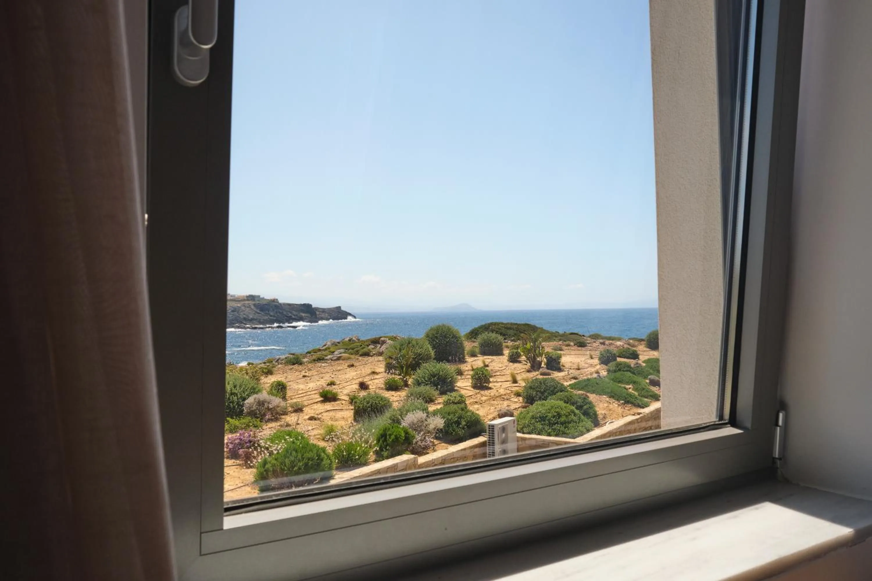 Kavos Hotel & Suites