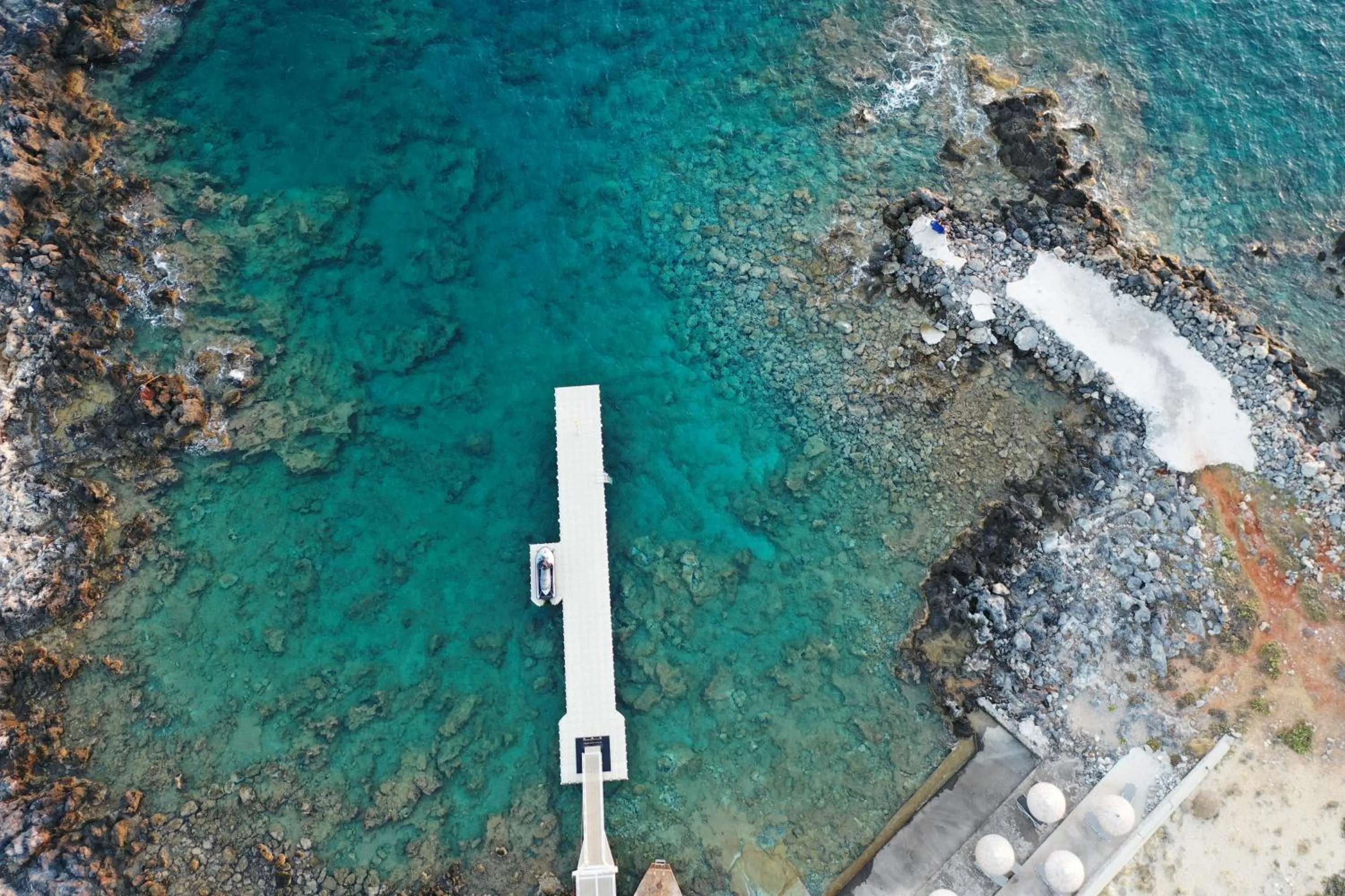 Kavos Hotel & Suites