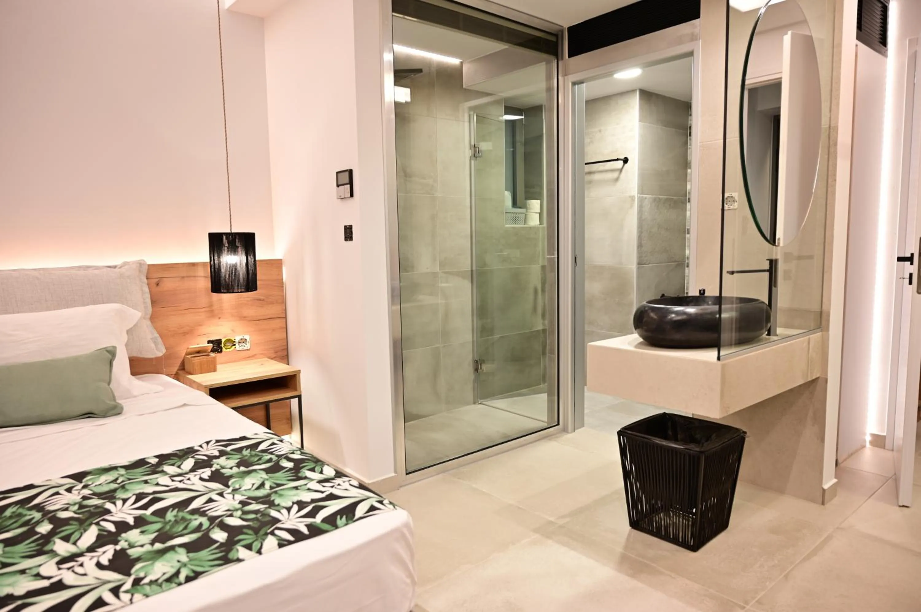 Kavos Hotel & Suites