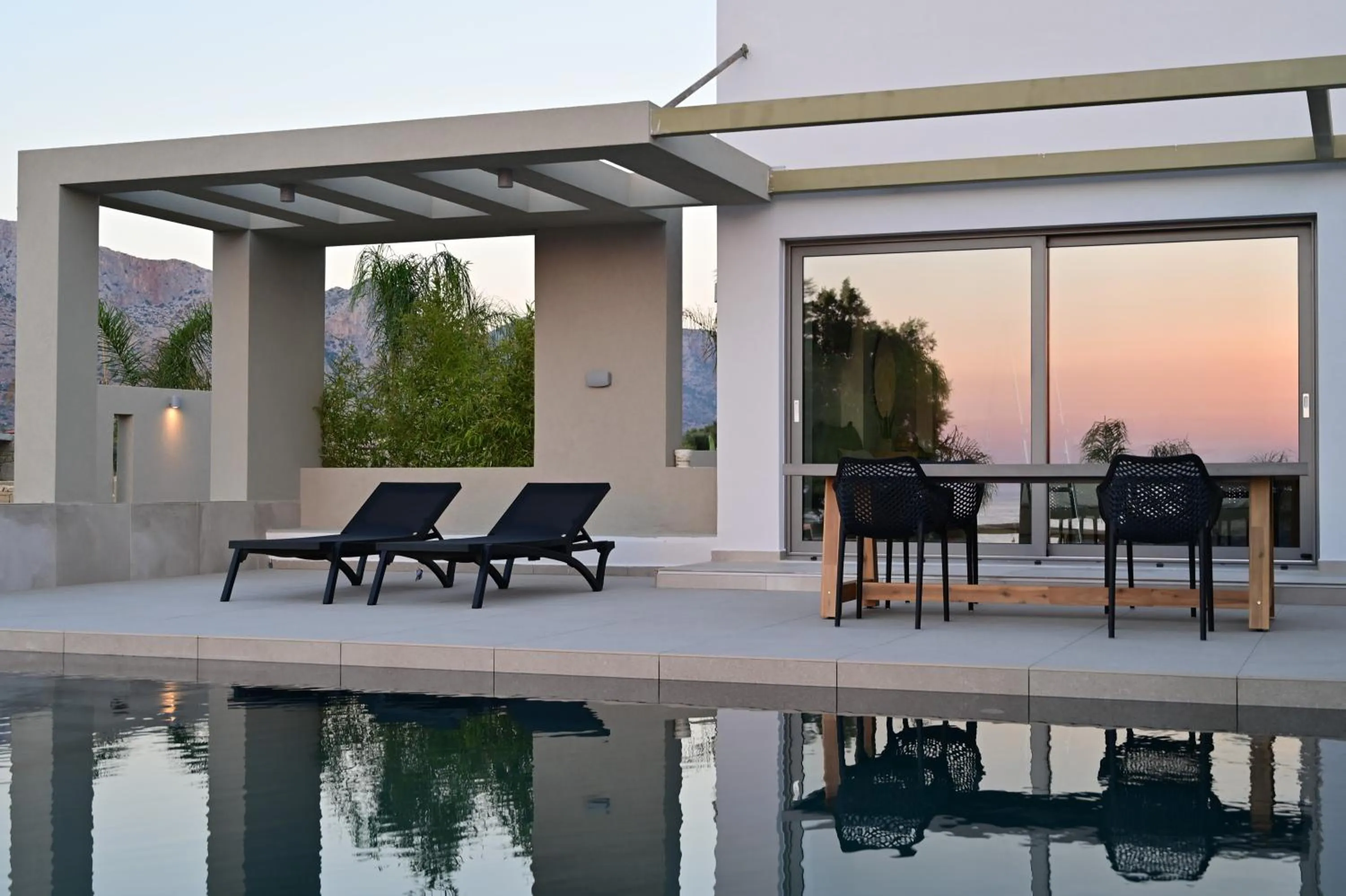 Kavos Hotel & Suites