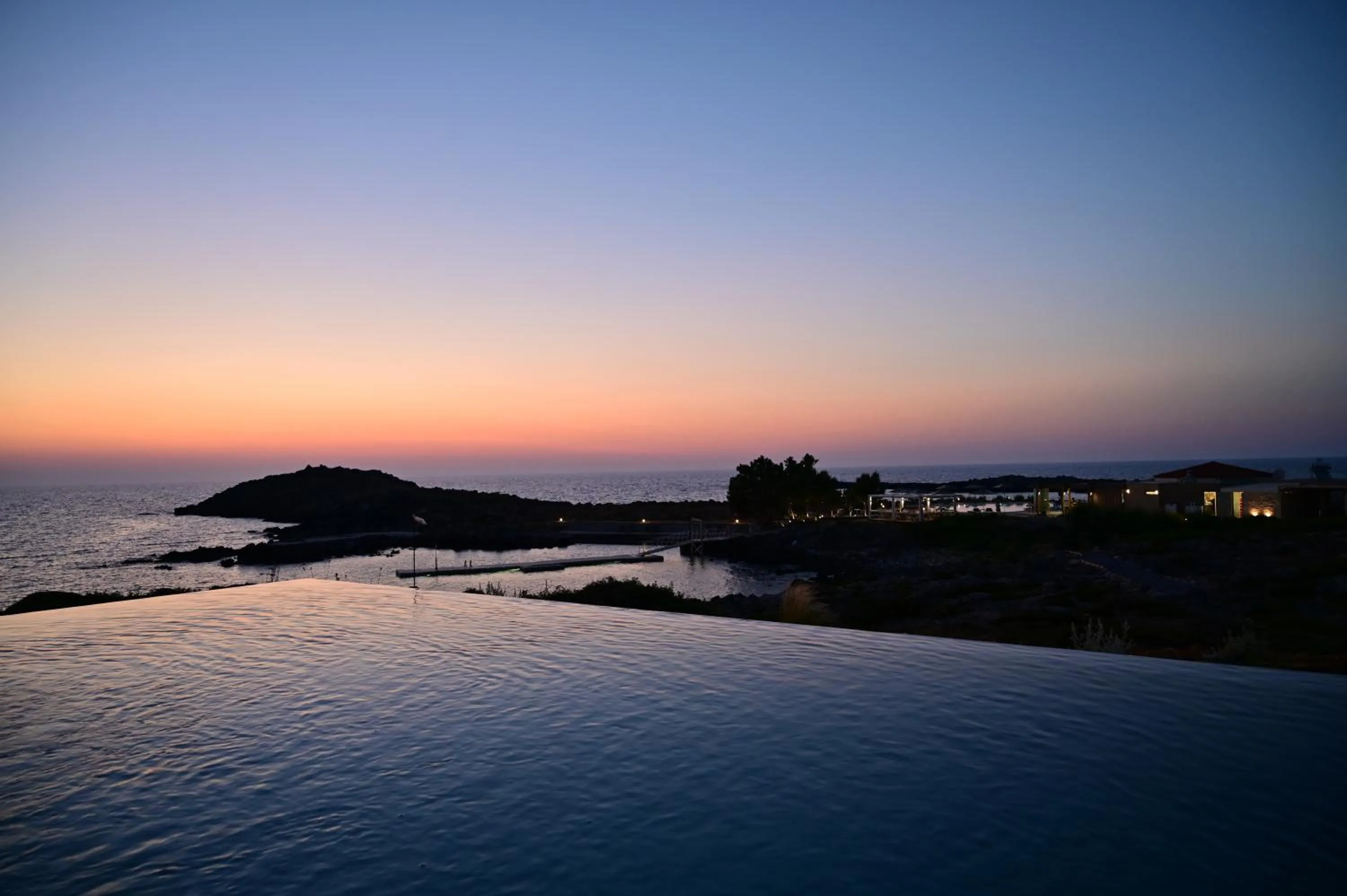 Kavos Hotel & Suites