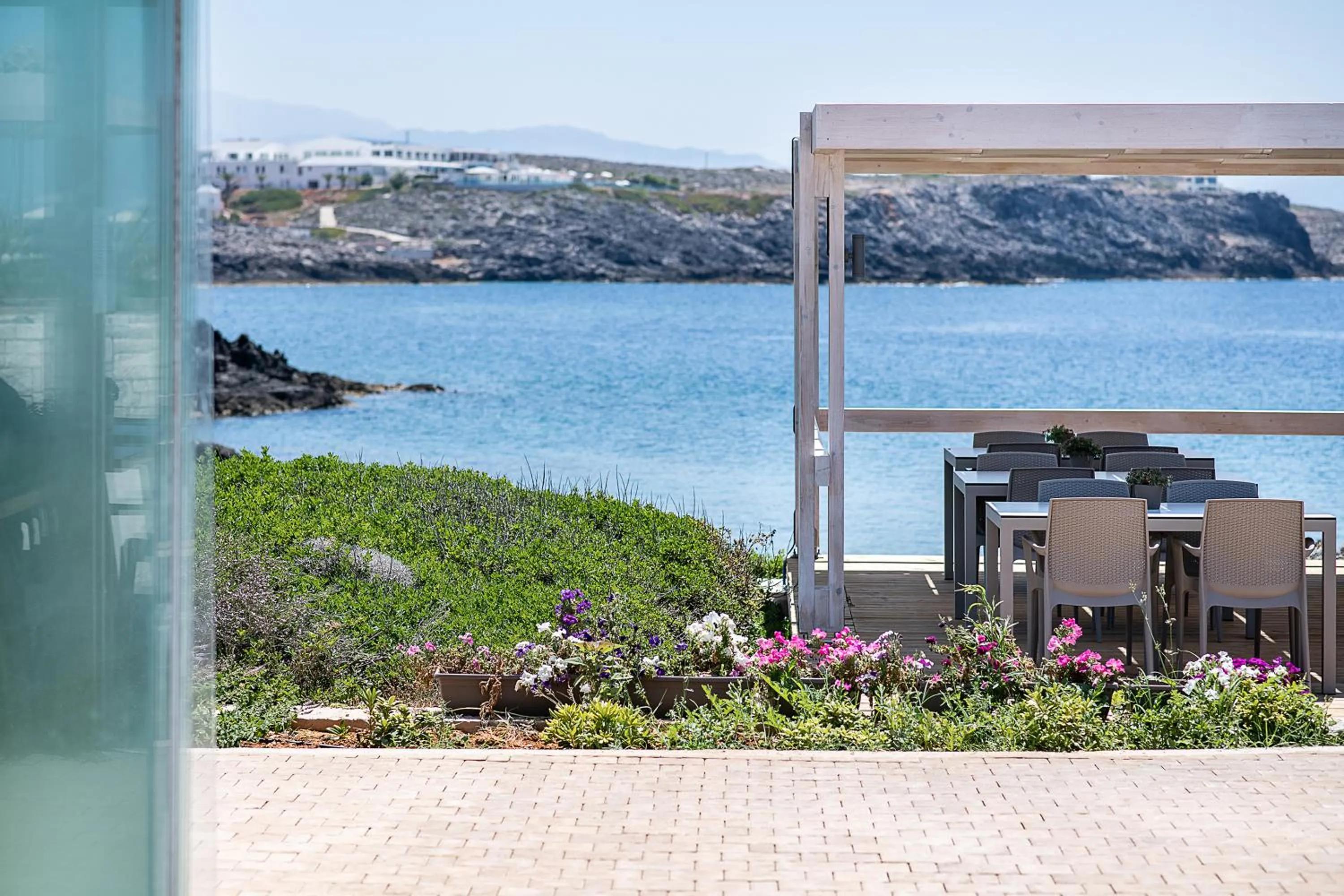 Restaurant/places to eat in Kavos Hotel & Suites