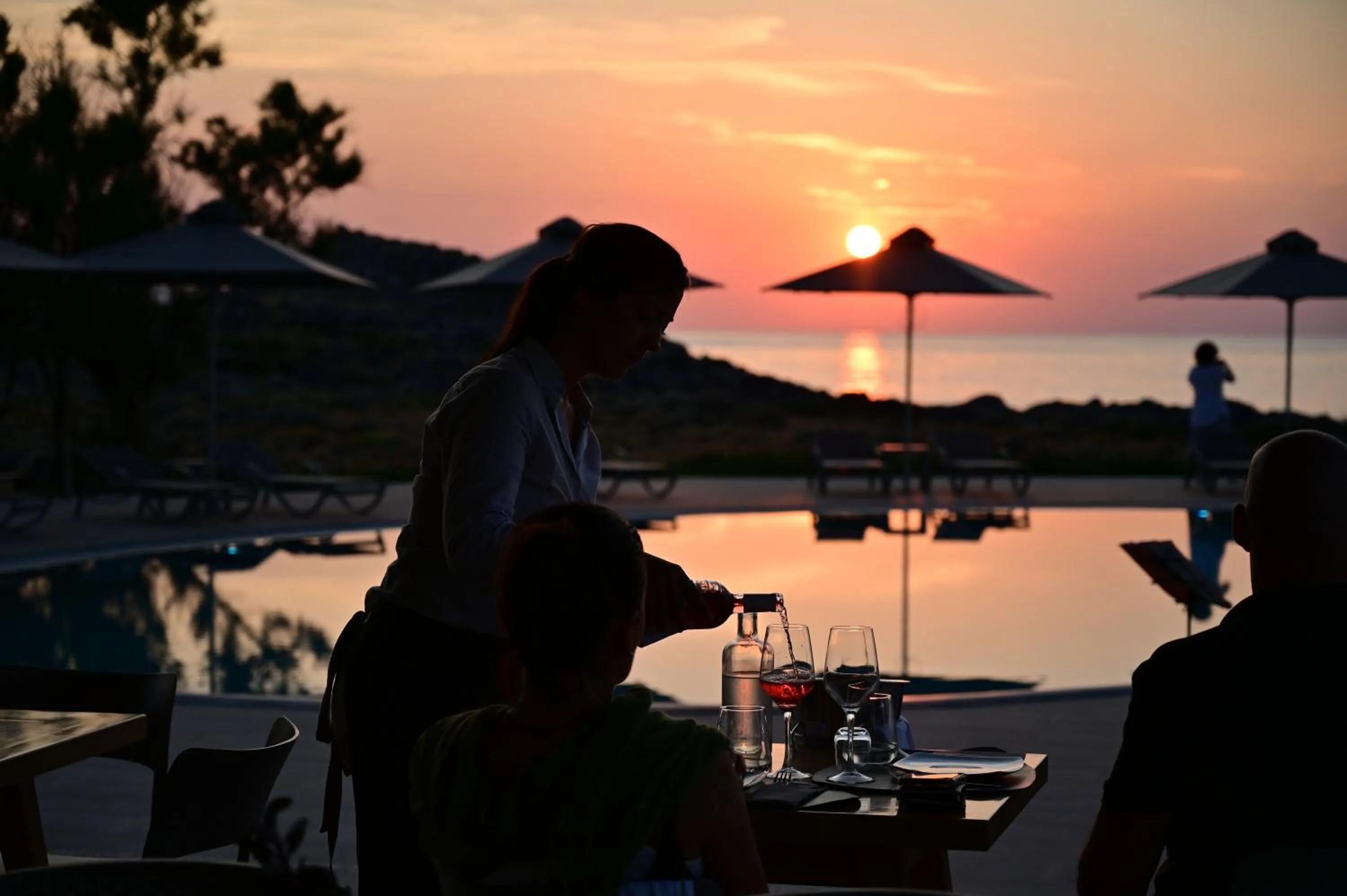 Kavos Hotel & Suites