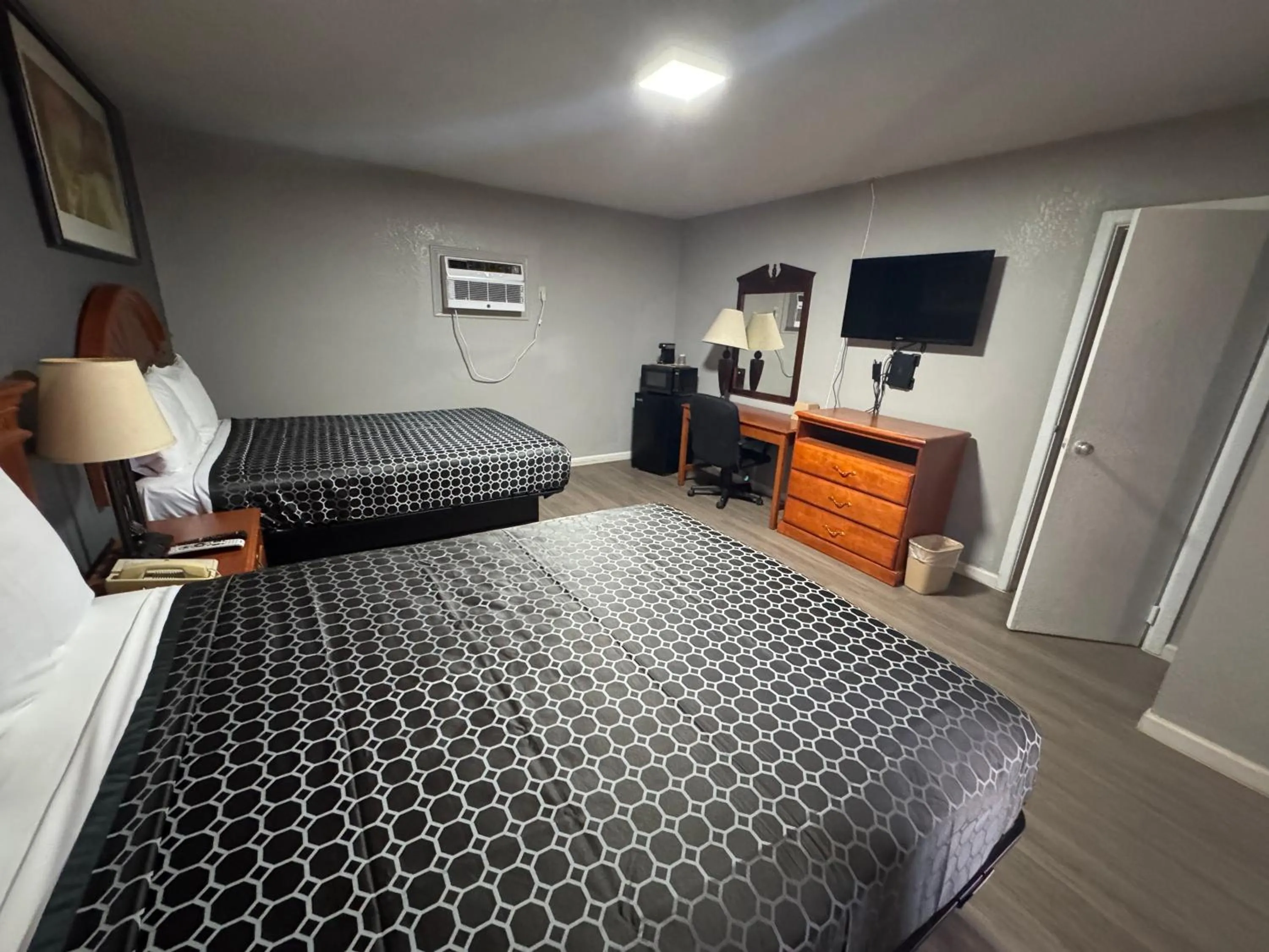 Bed in Hickman’s Motel