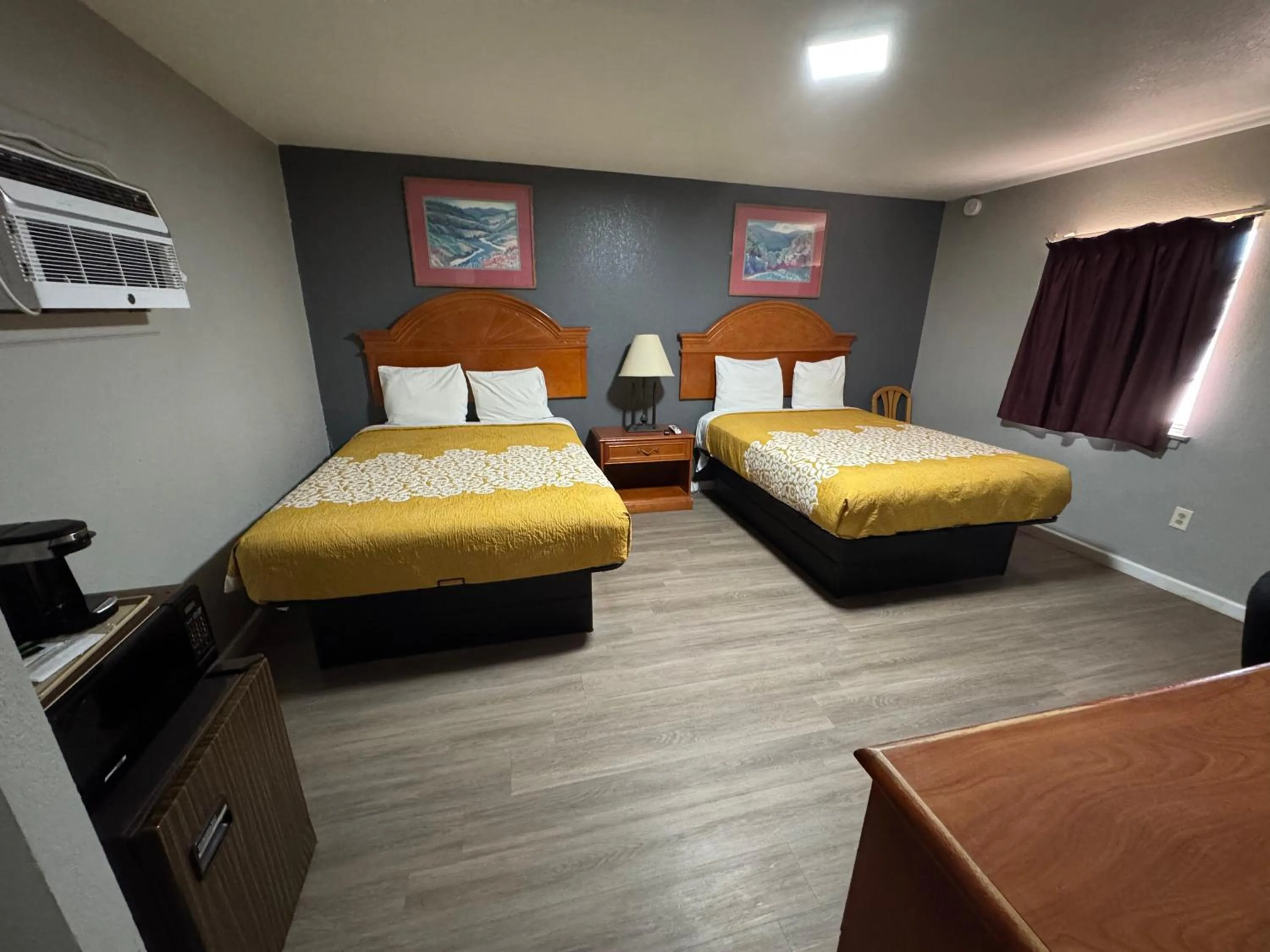 Bed in Hickman’s Motel