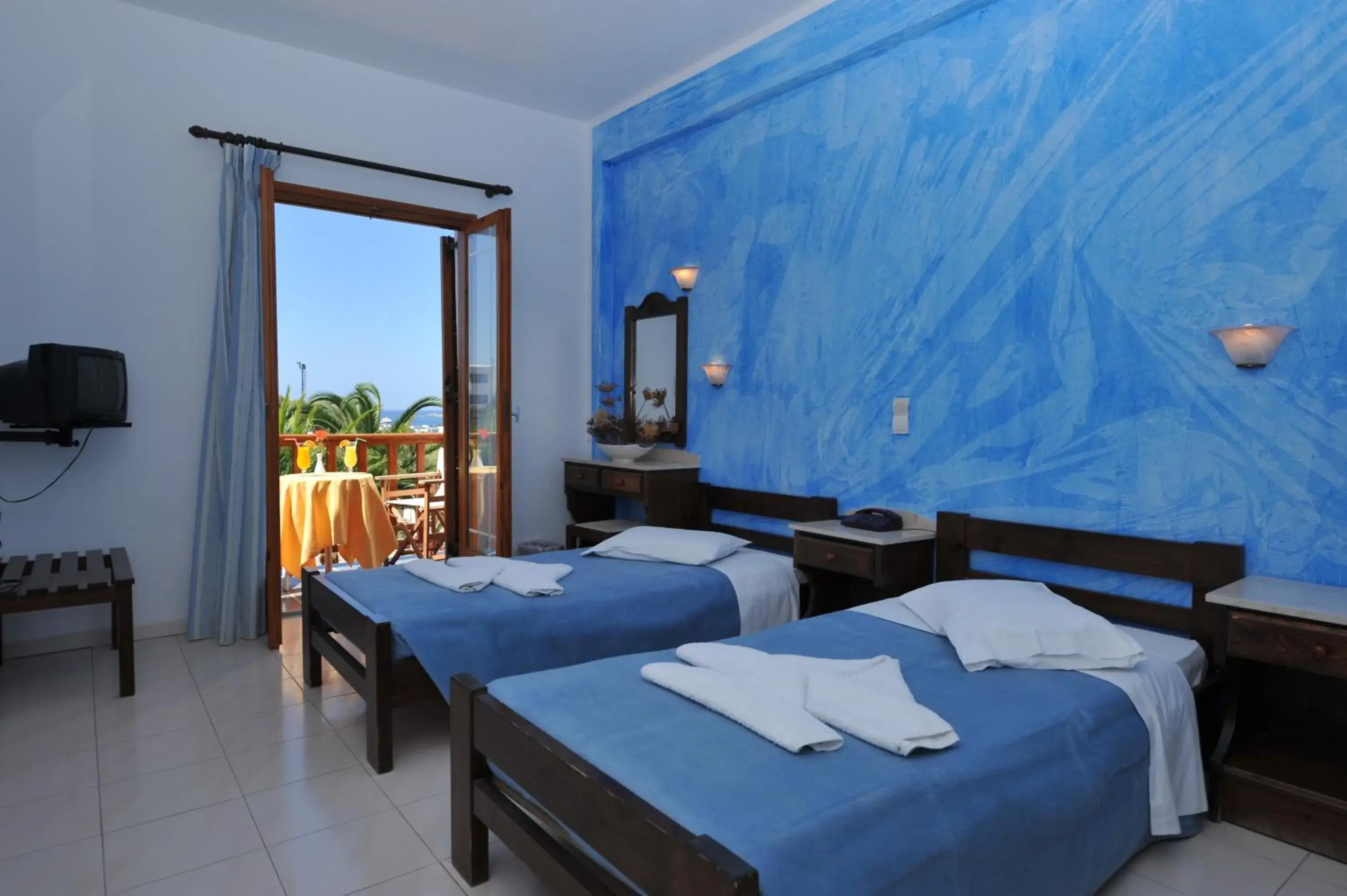 Triple Room in Eri Hotel Triple Room in Eri Hotel