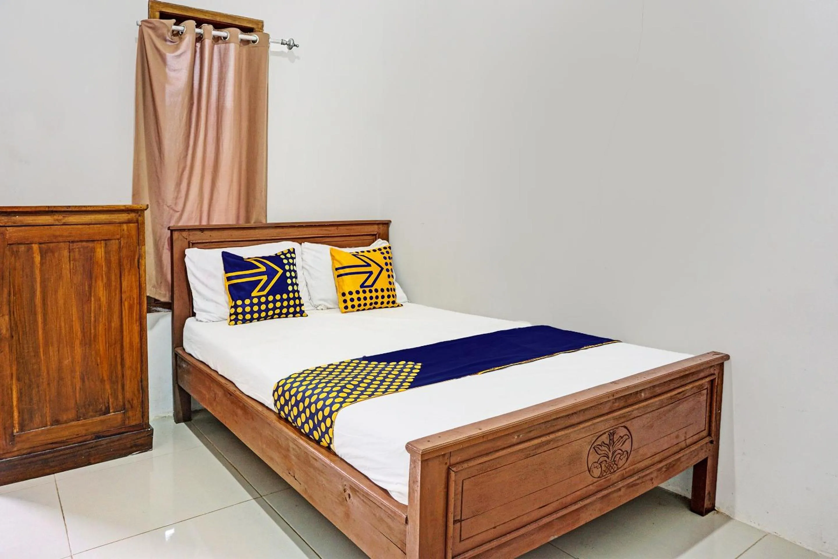 Bedroom, Bed in OYO 92183 Komang Resort Klayar