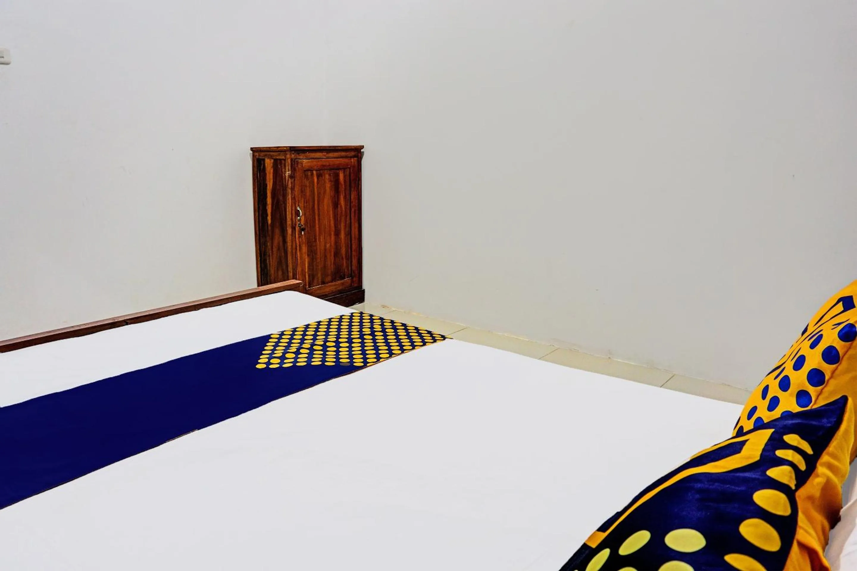 Bedroom, Bed in OYO 92183 Komang Resort Klayar