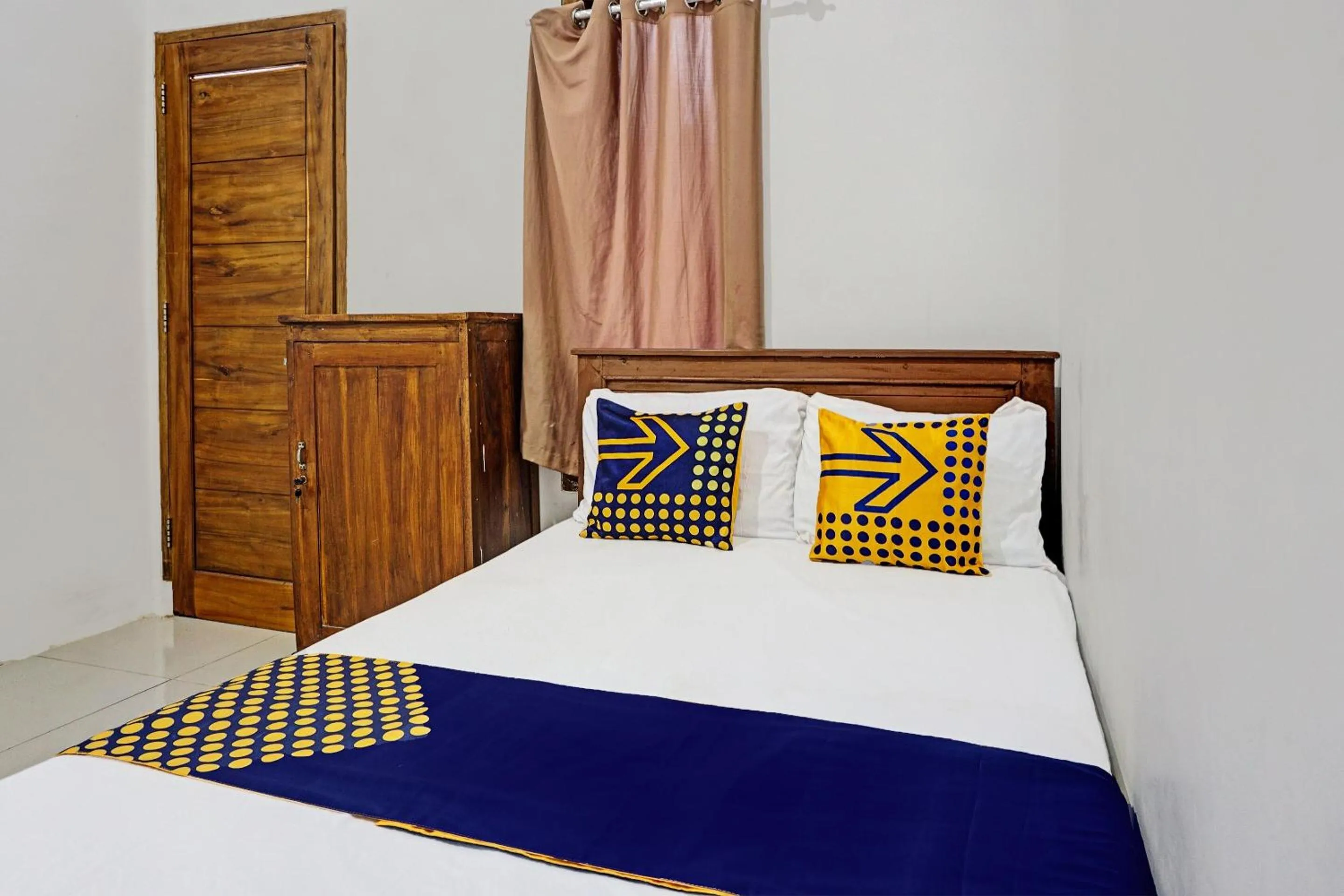 Bedroom, Bed in OYO 92183 Komang Resort Klayar